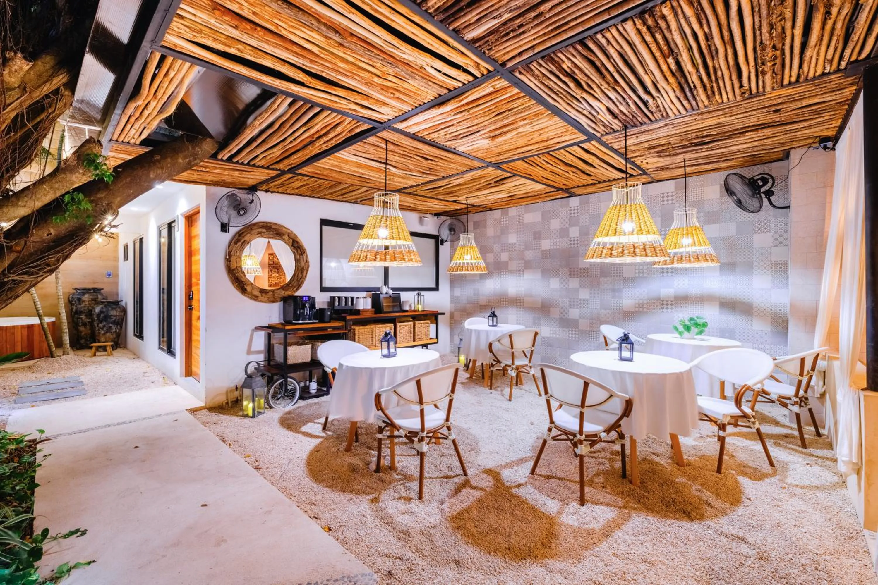 Hot Tub in Malish Hotel & Spa Luxury Edition