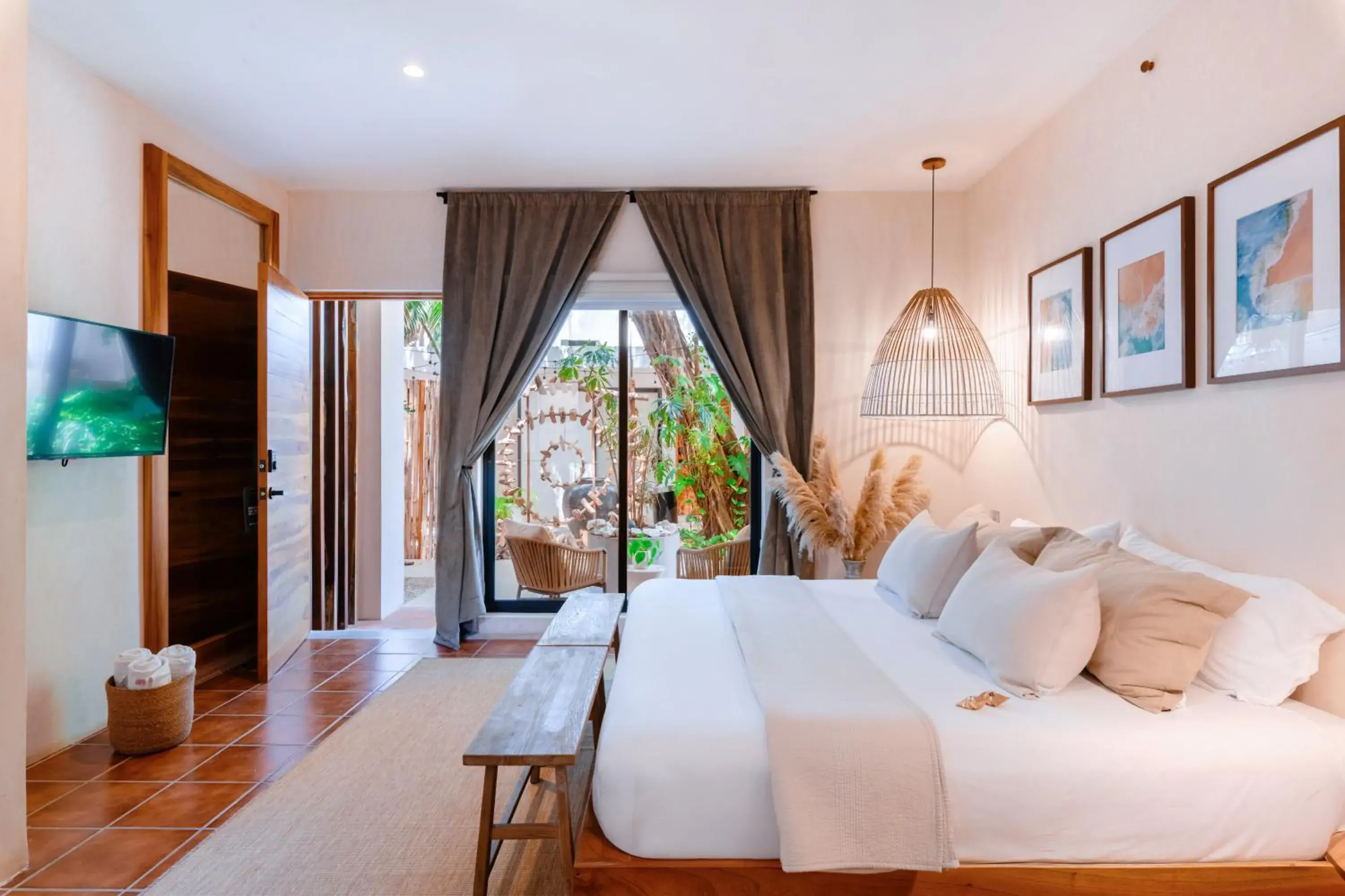 Bed in Malish Hotel & Spa Luxury Edition Bed in Malish Hotel & Spa Luxury Edition