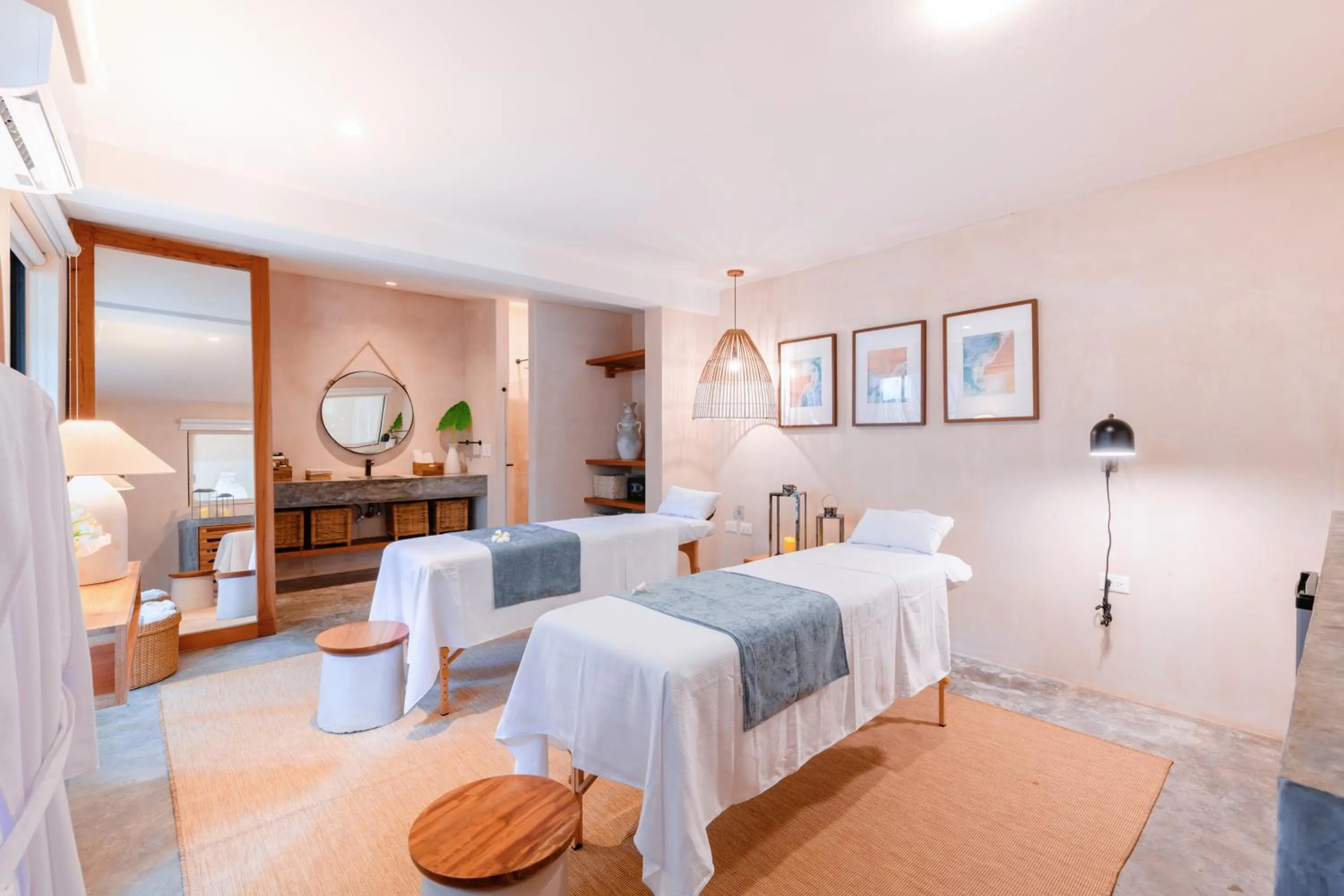 Massage, Bed in Malish Hotel & Spa Luxury Edition