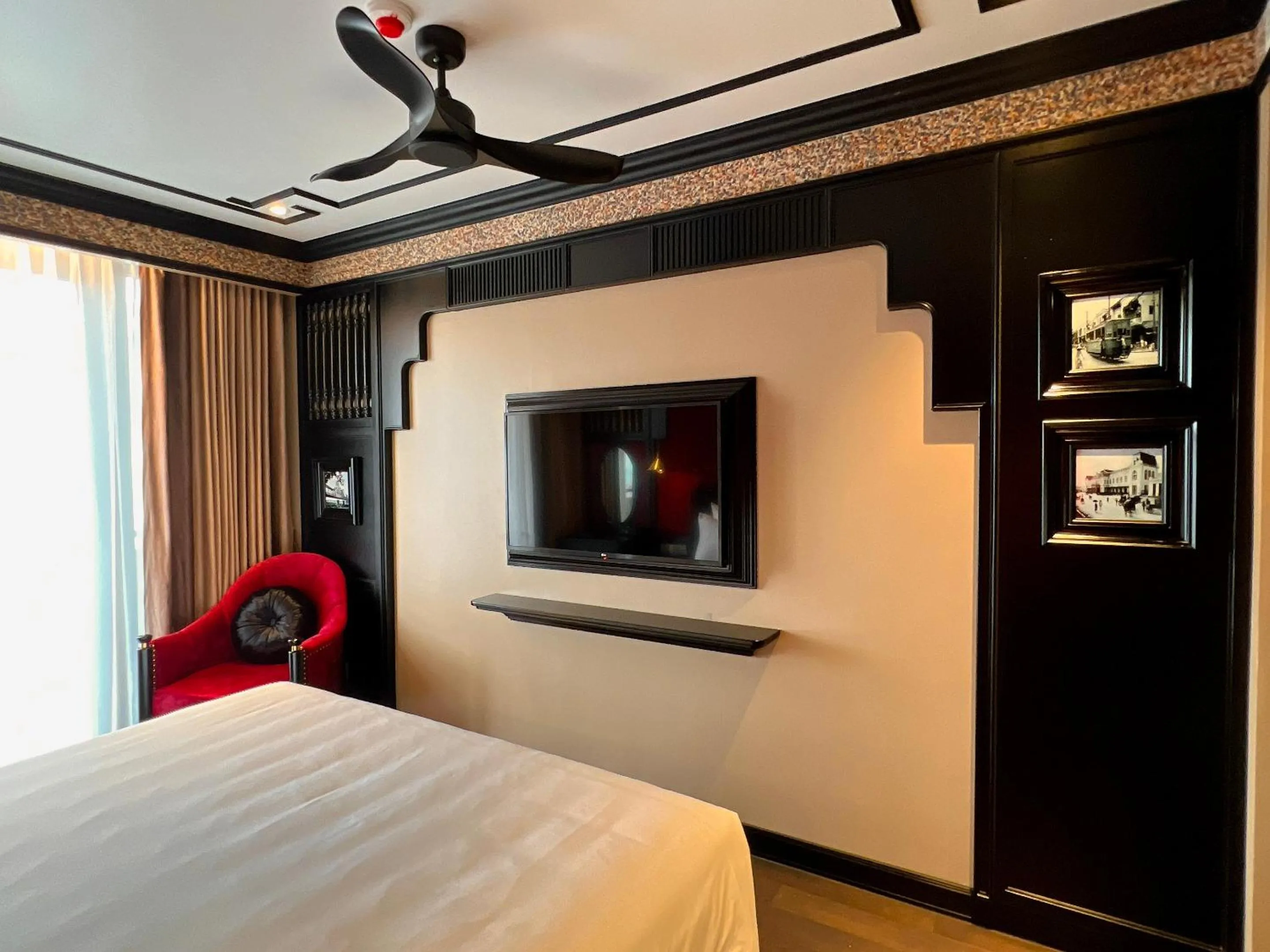 TV and multimedia, Bed in Hotel du Monde Classic