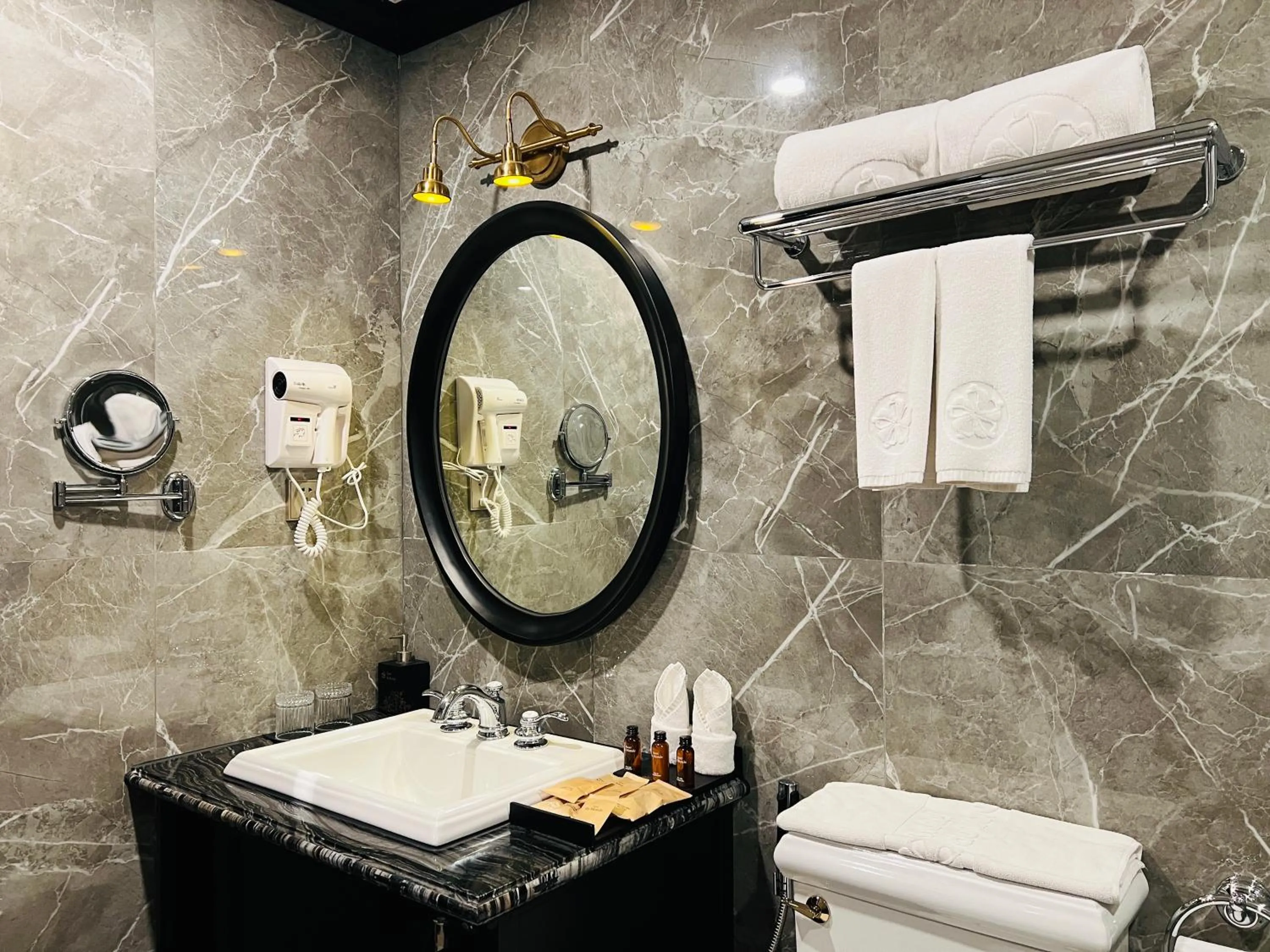 Bathroom in Hotel du Monde Classic