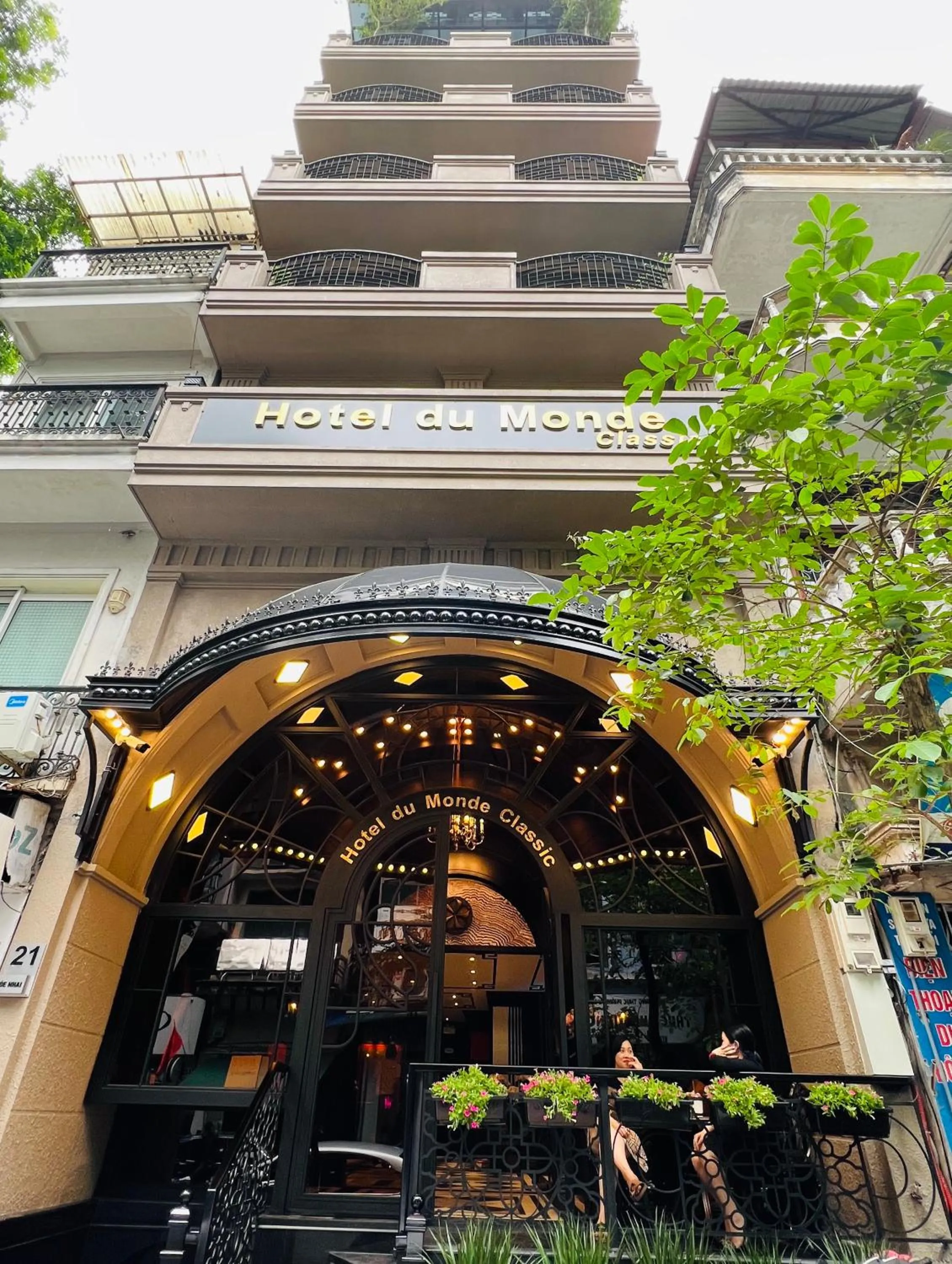 Property building in Hotel du Monde Classic