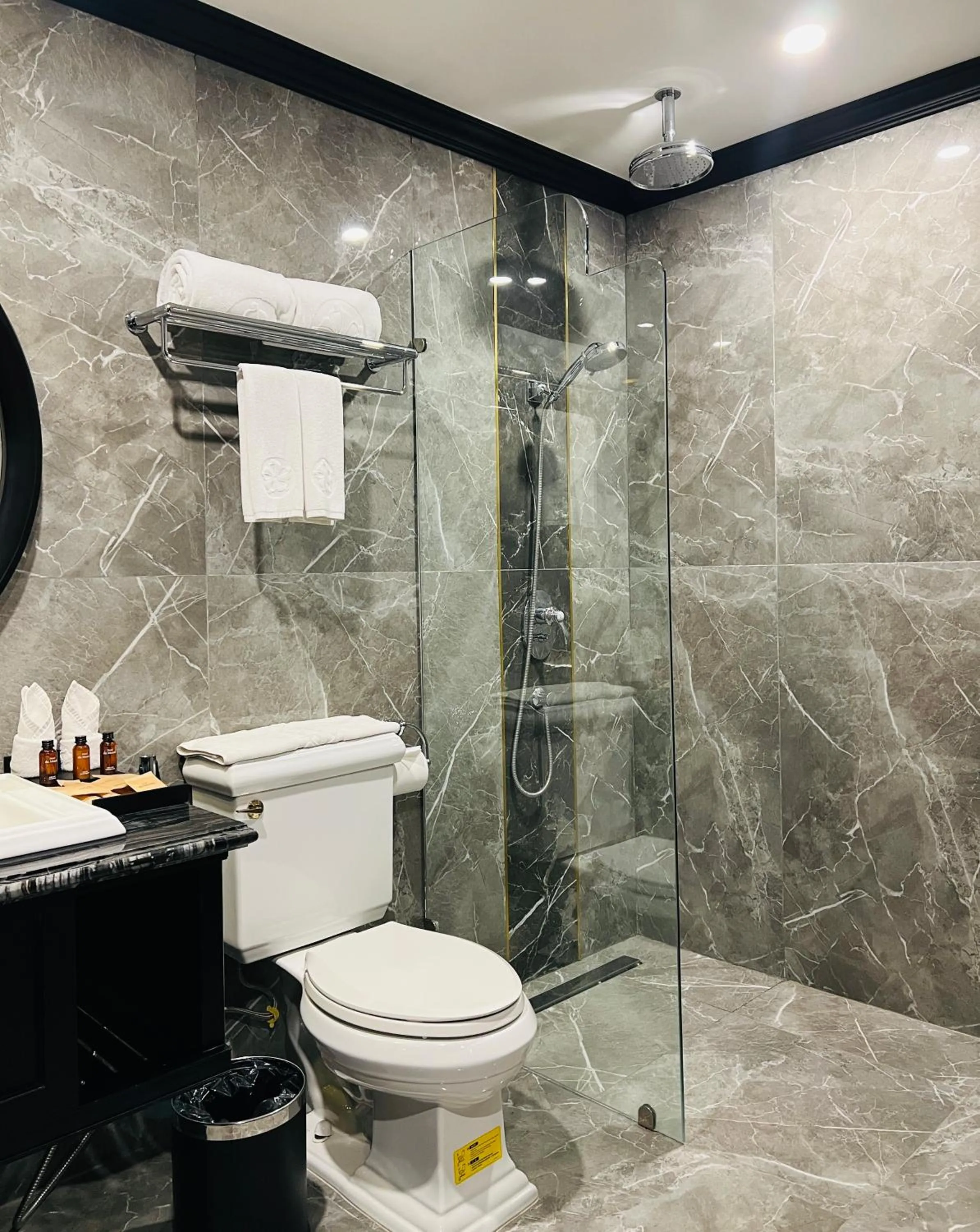 Bathroom in Hotel du Monde Classic