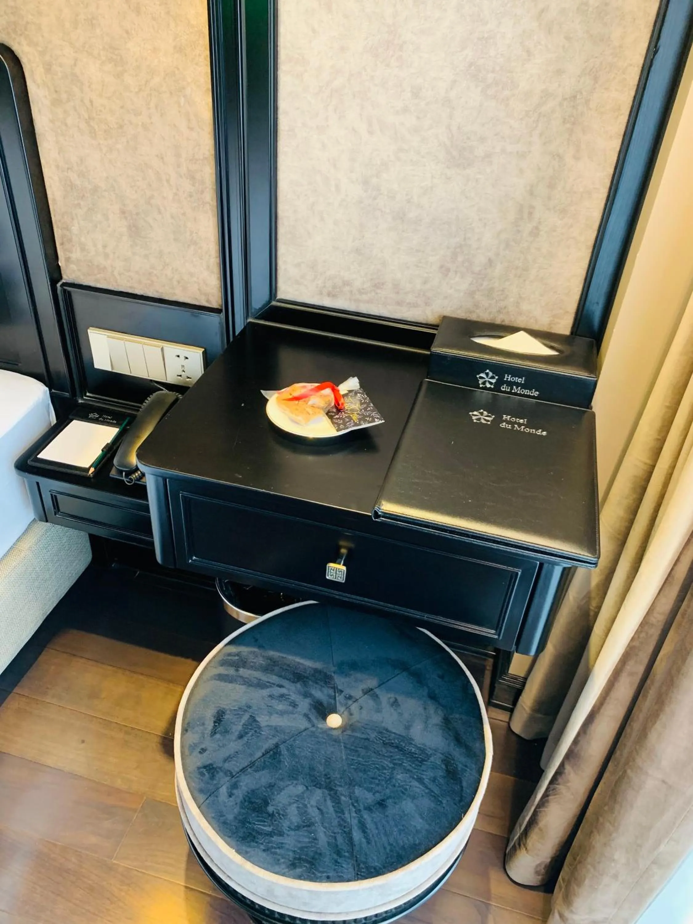 Seating area in Hotel du Monde Classic