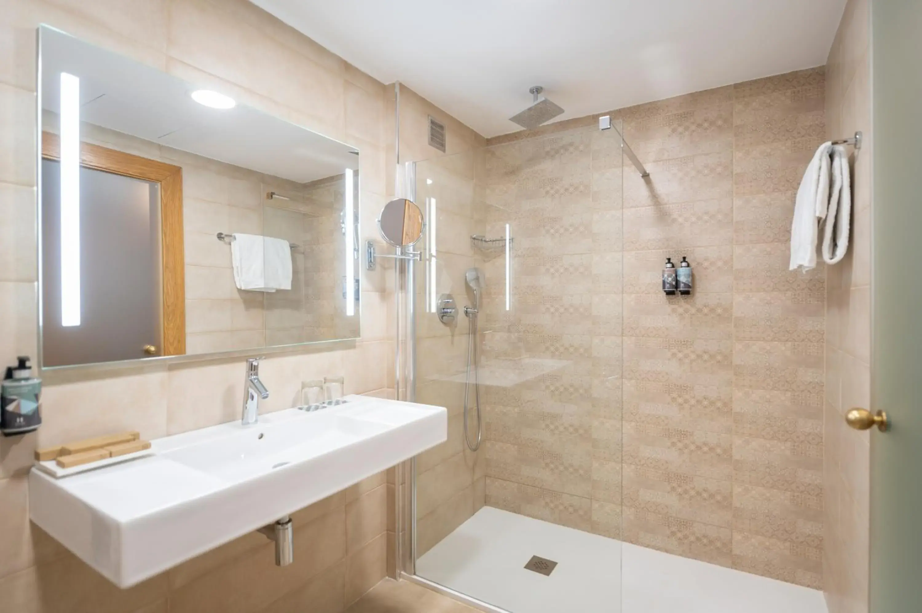 Bathroom in Hesperia Barcelona Sant Just Bathroom in Hesperia Barcelona Sant Just