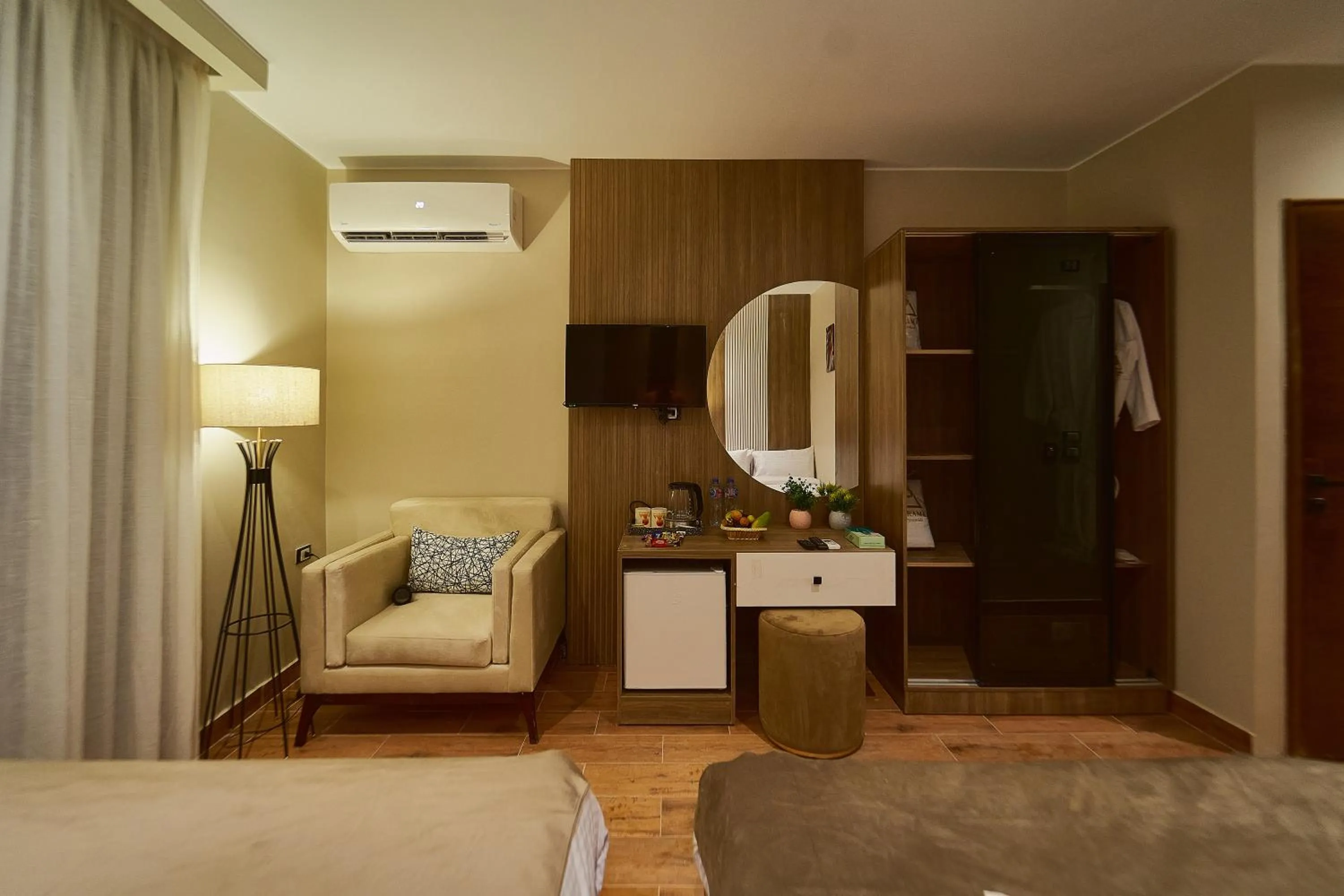 Bed in PANORAMA view pyramids