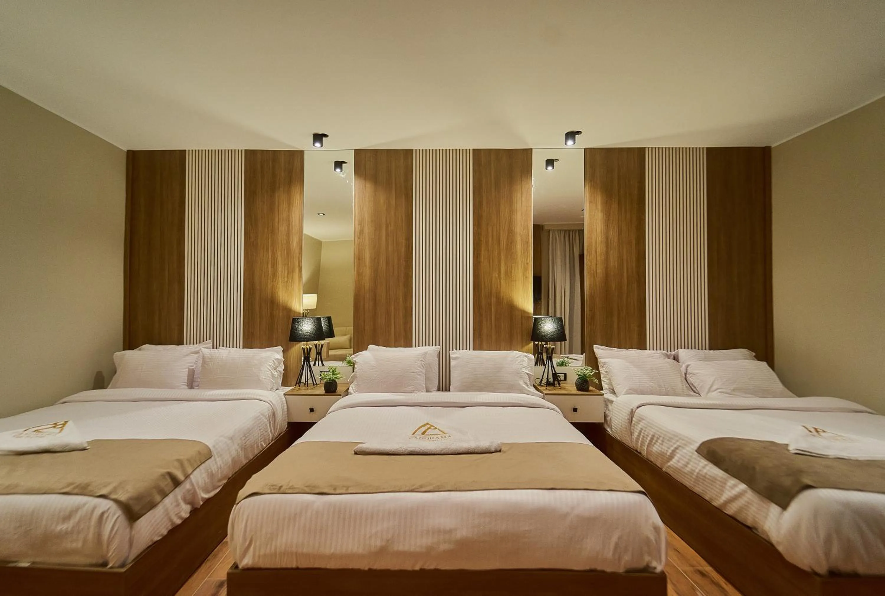 Bedroom, Bed in PANORAMA view pyramids