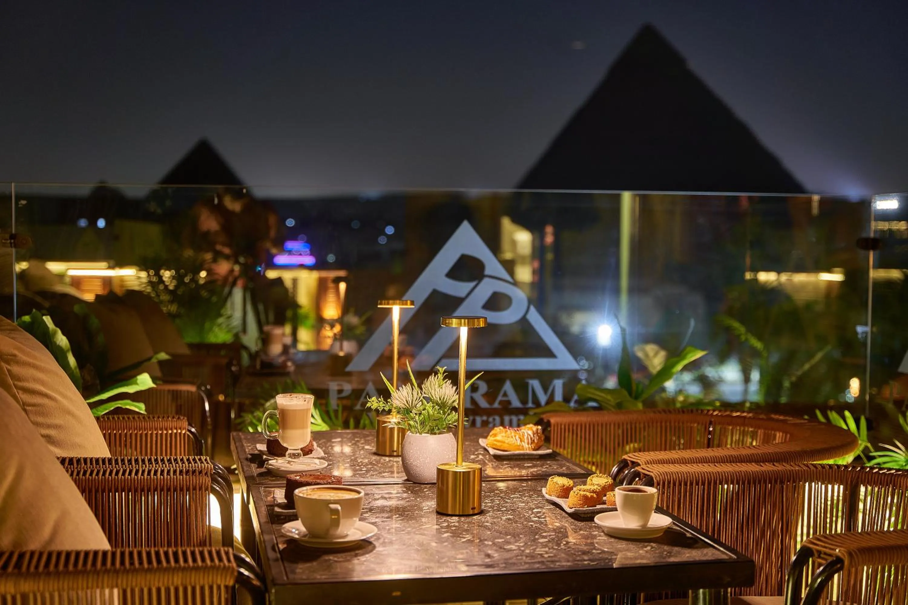 Restaurant/places to eat in PANORAMA view pyramids