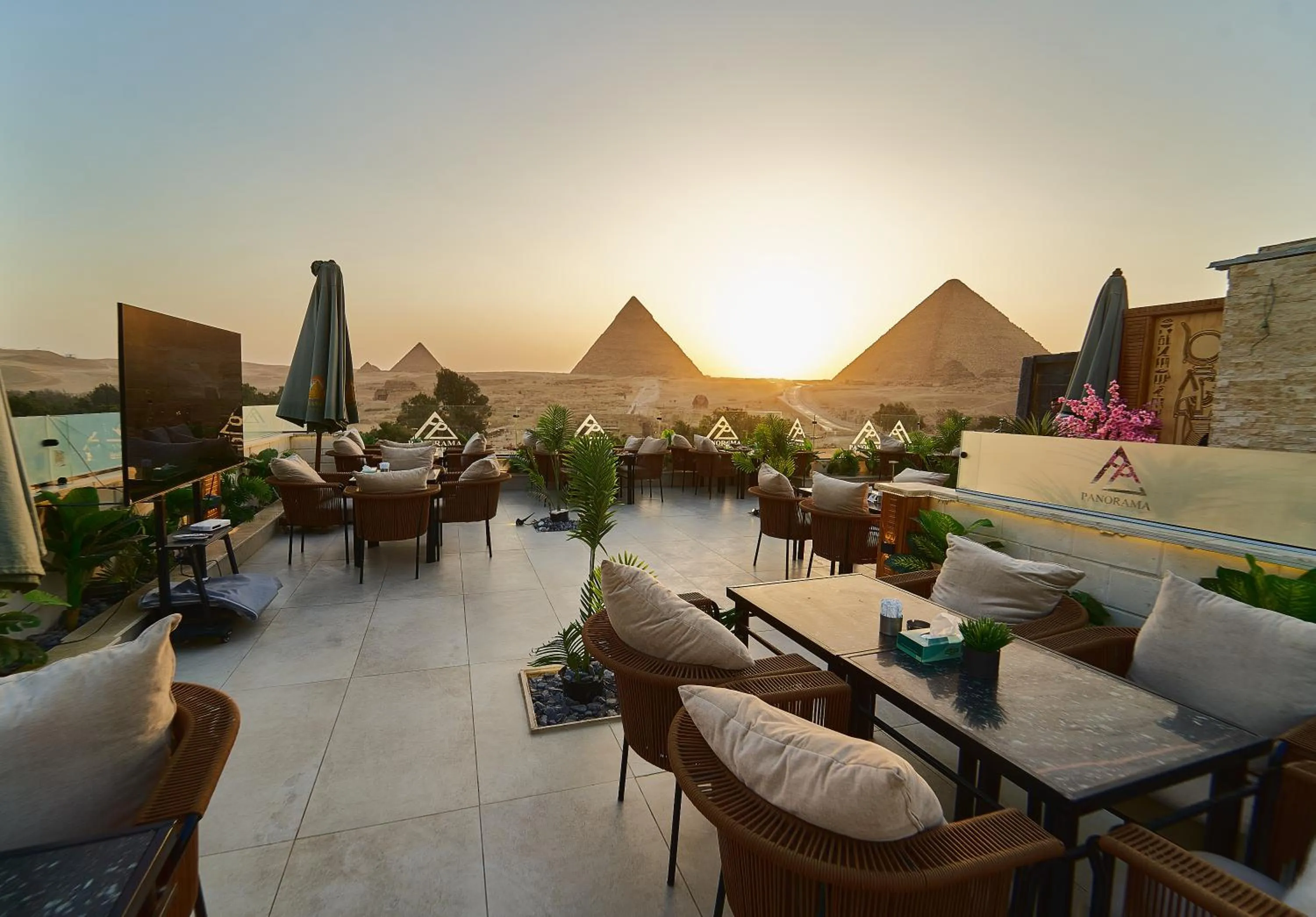 Restaurant/places to eat in PANORAMA view pyramids
