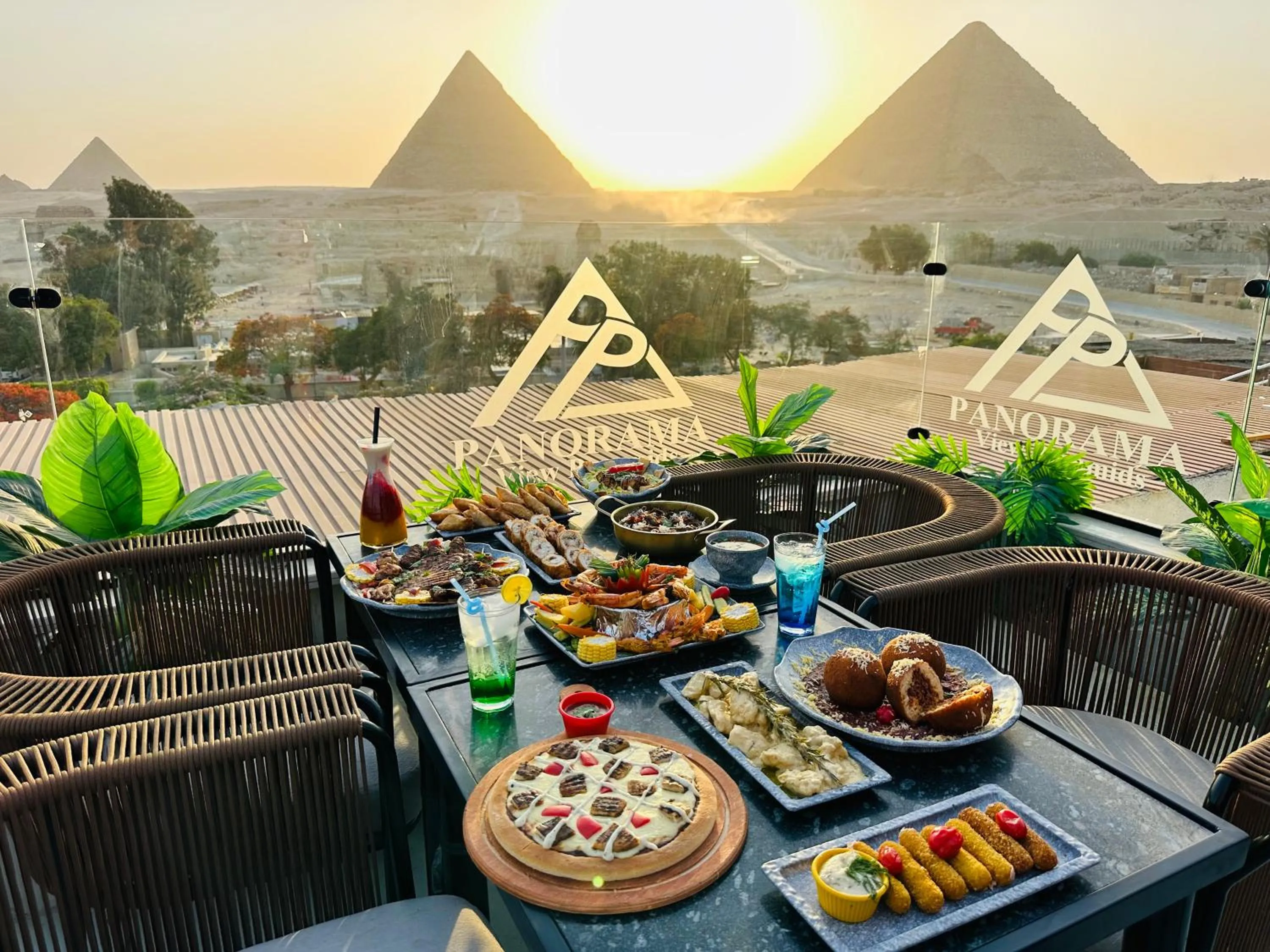 Restaurant/places to eat in PANORAMA view pyramids