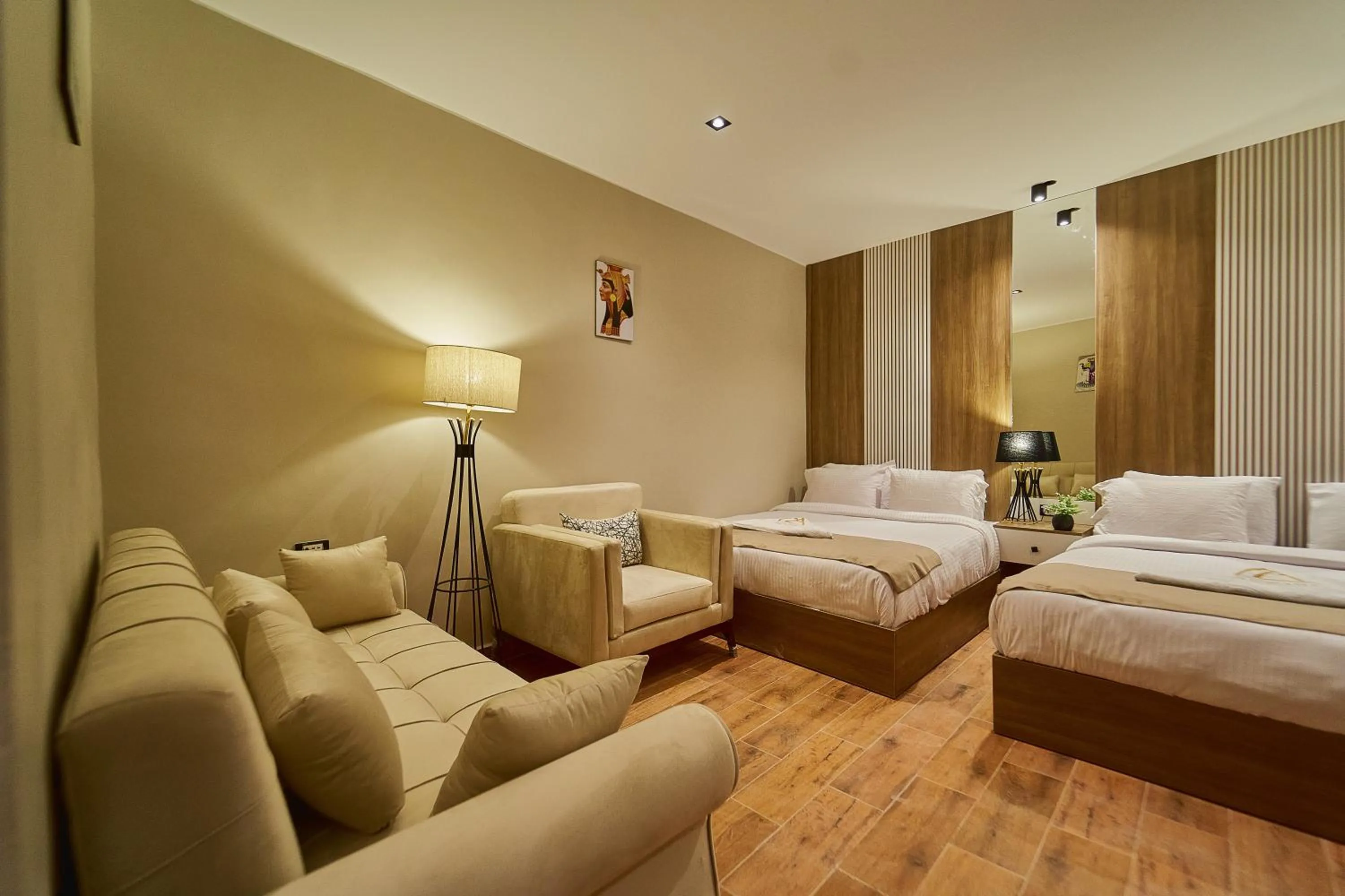 Seating area, Bed in PANORAMA view pyramids