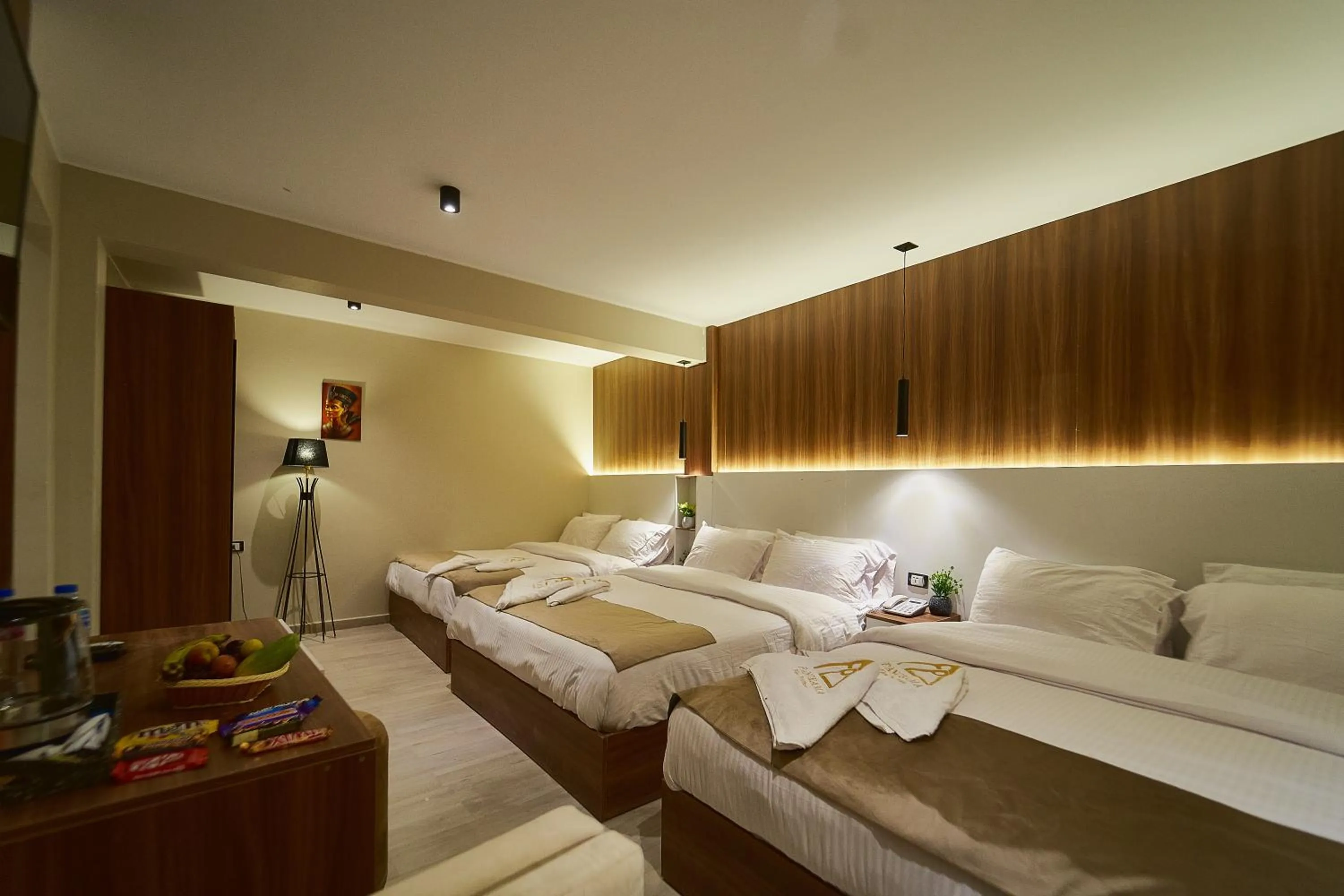 Bedroom, Bed in PANORAMA view pyramids