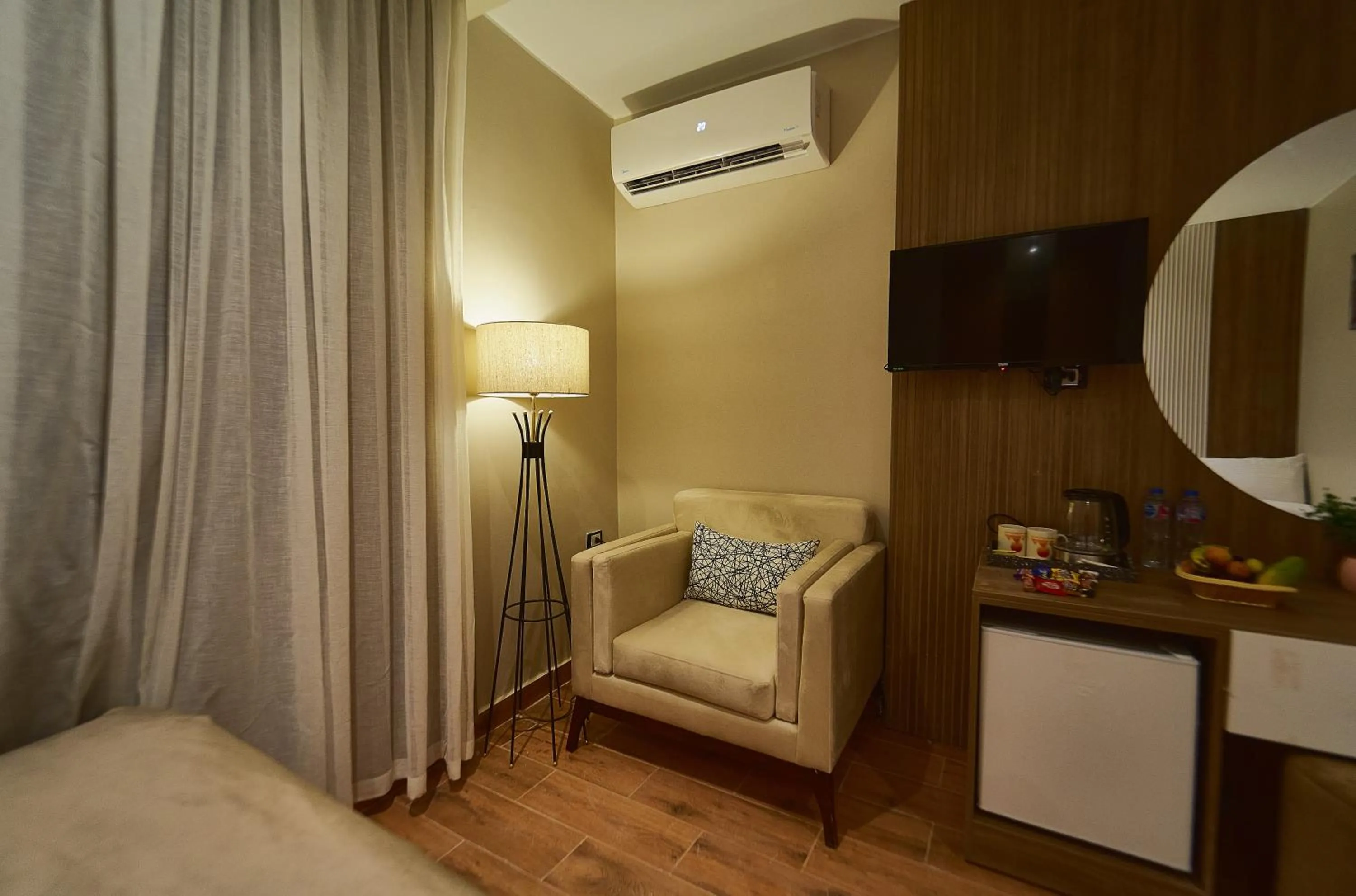 Bed in PANORAMA view pyramids