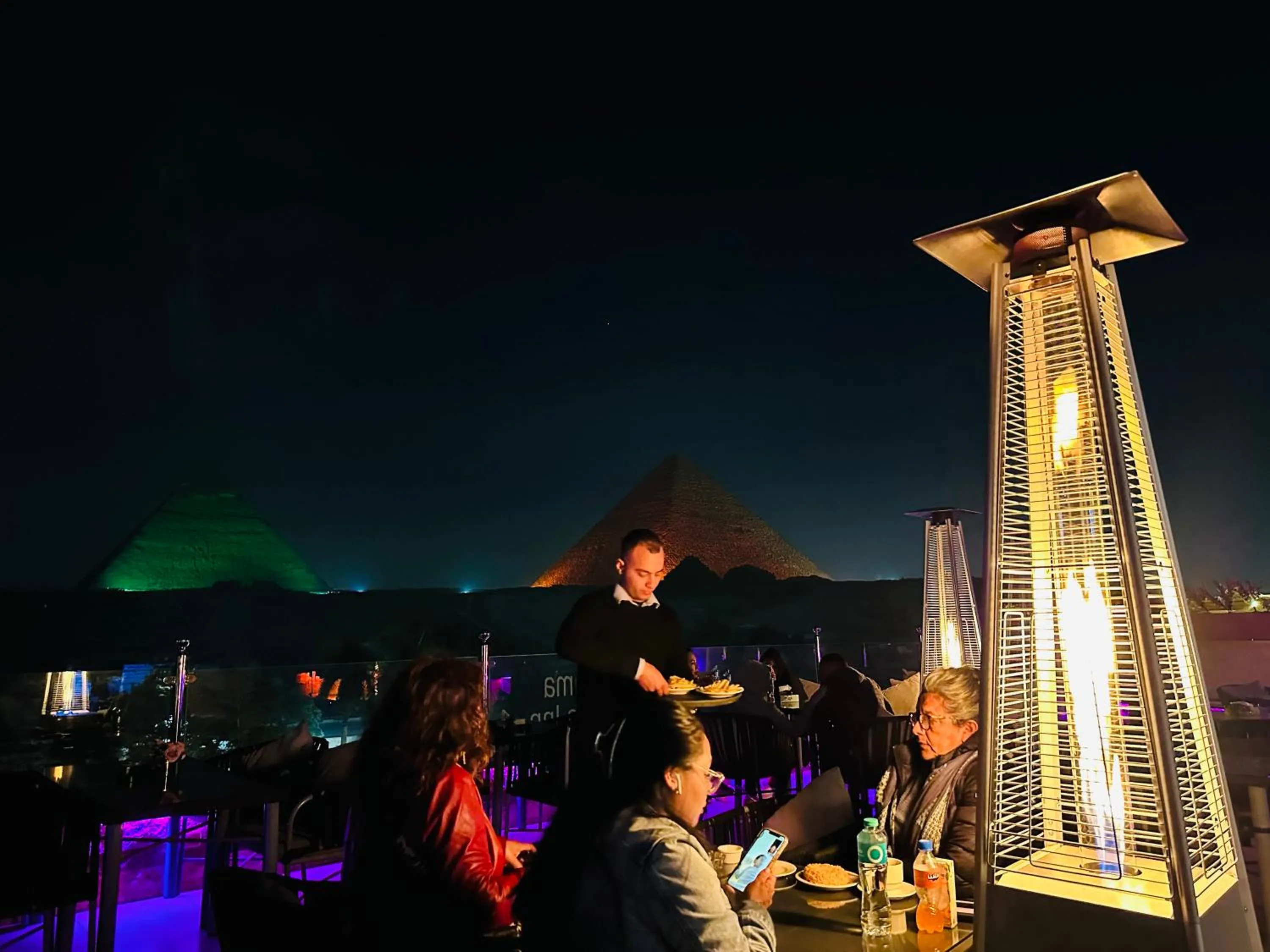 Restaurant/places to eat in PANORAMA view pyramids