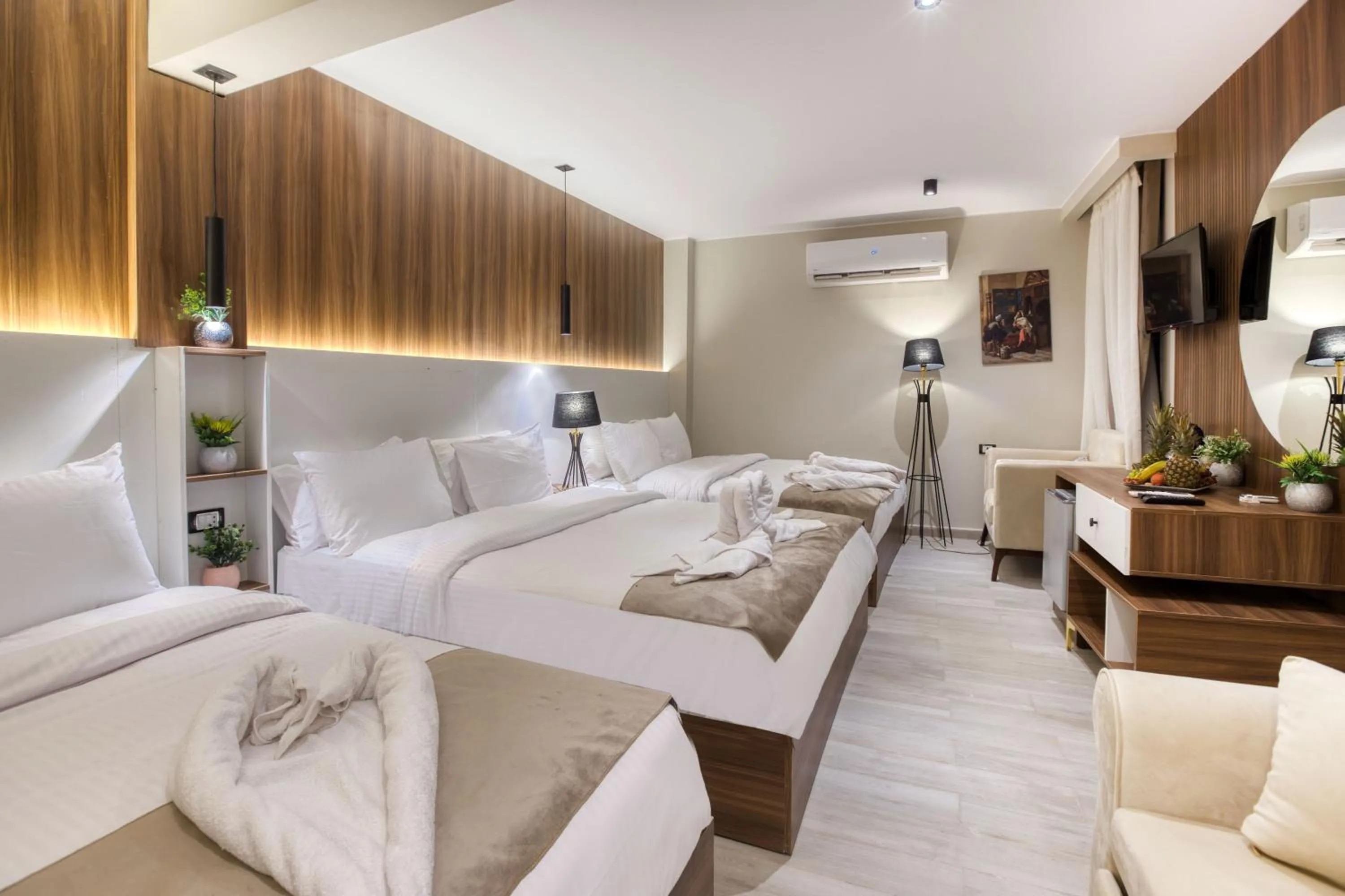 Bedroom, Bed in PANORAMA view pyramids