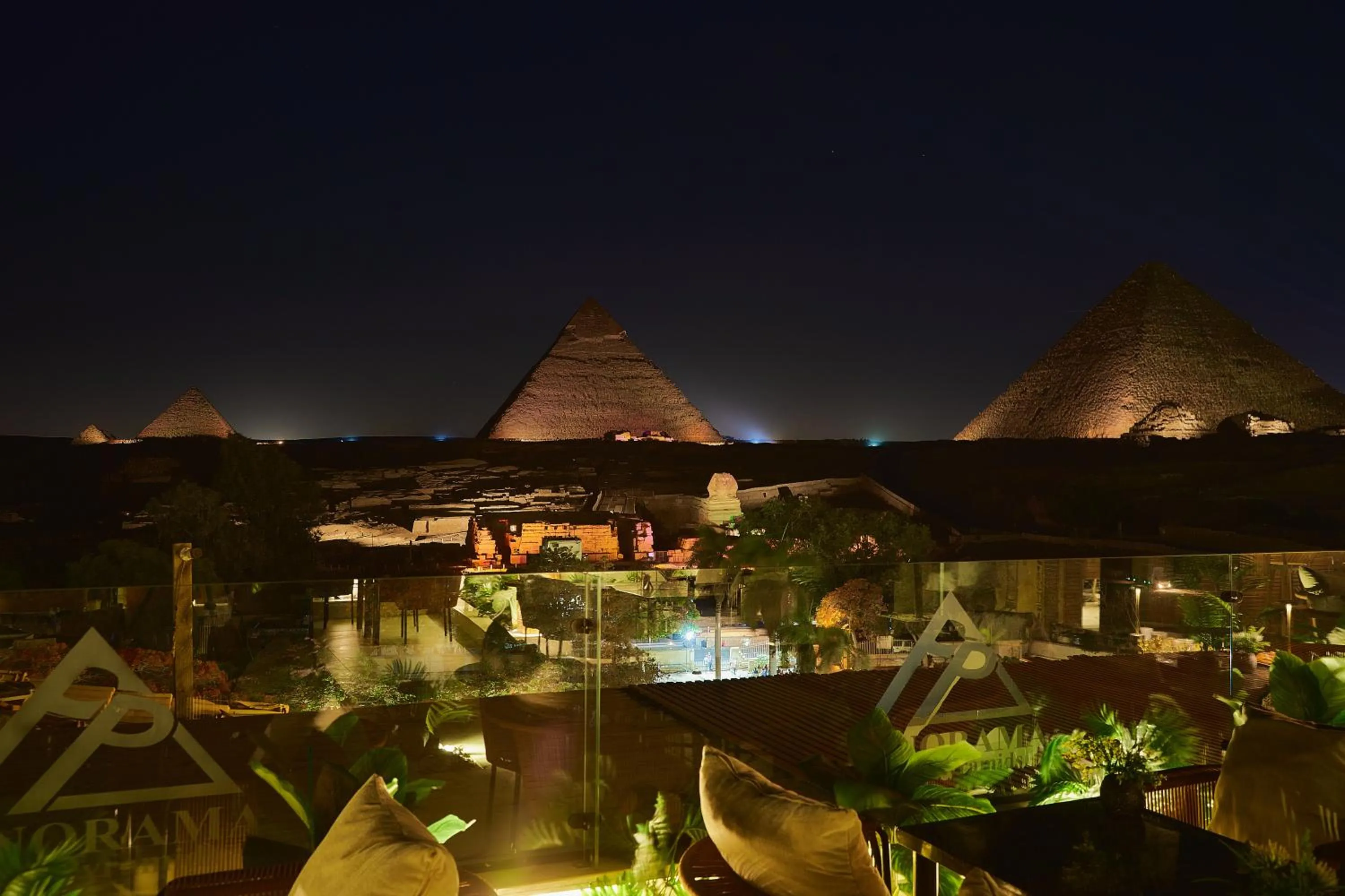 Restaurant/places to eat in PANORAMA view pyramids