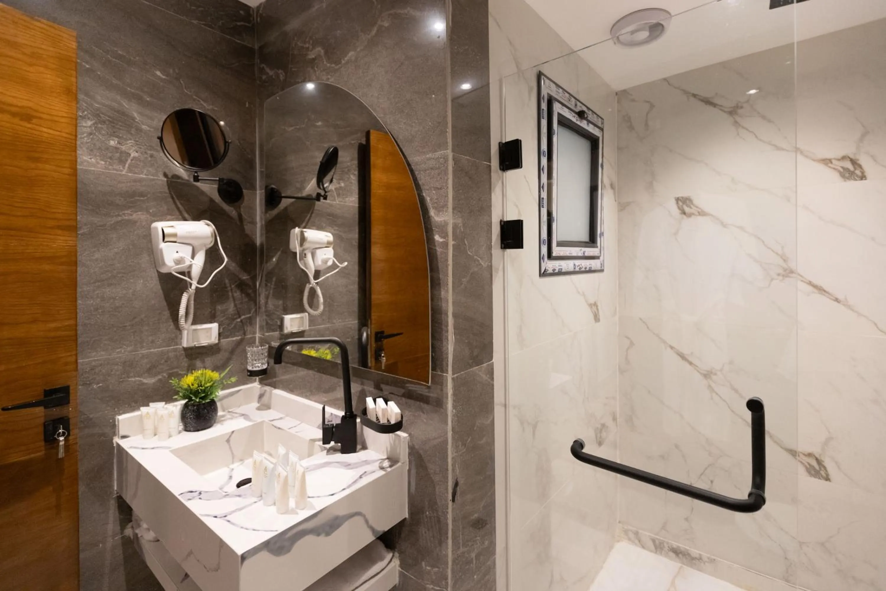 Bathroom in PANORAMA view pyramids