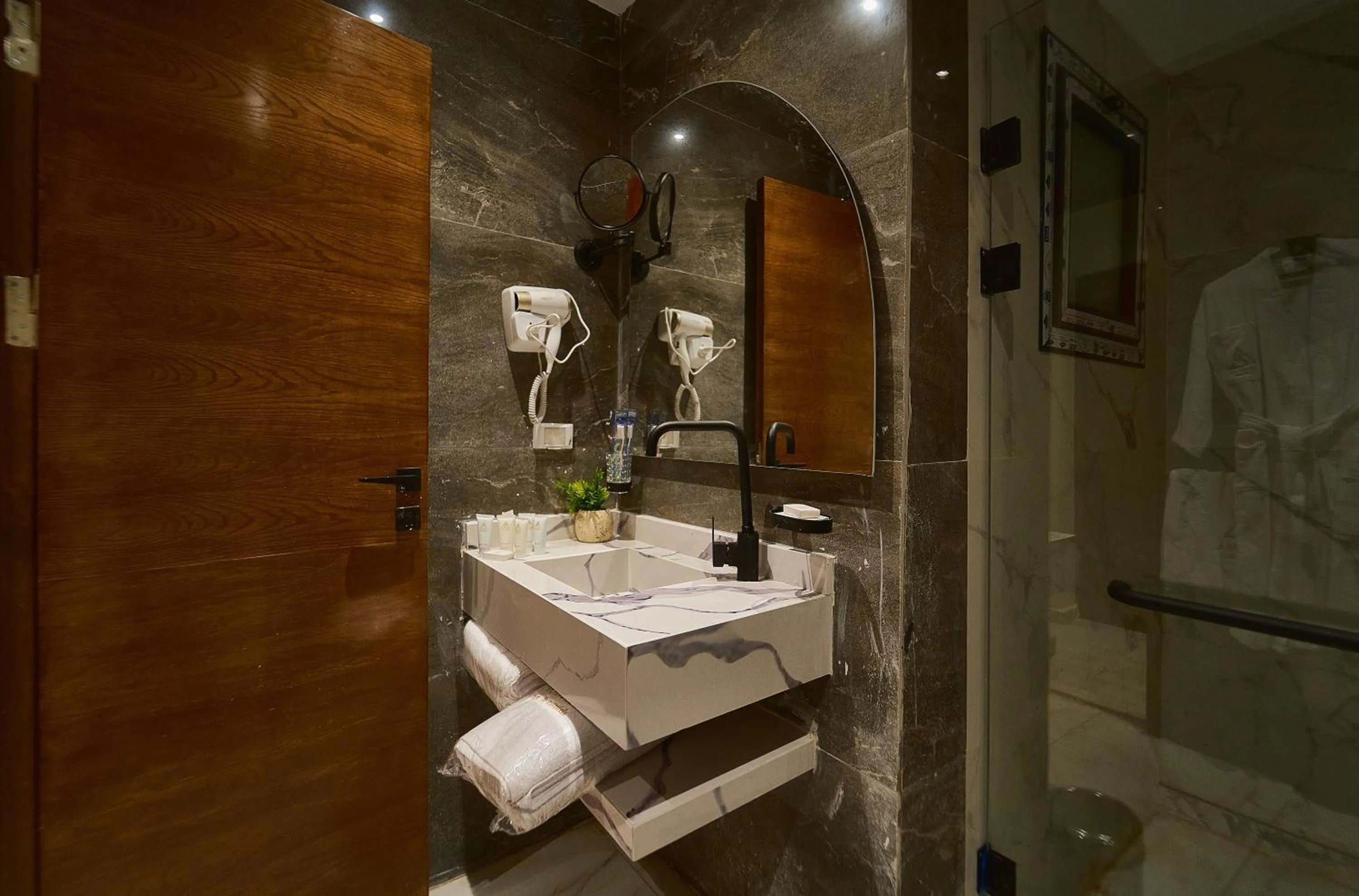Bathroom in PANORAMA view pyramids