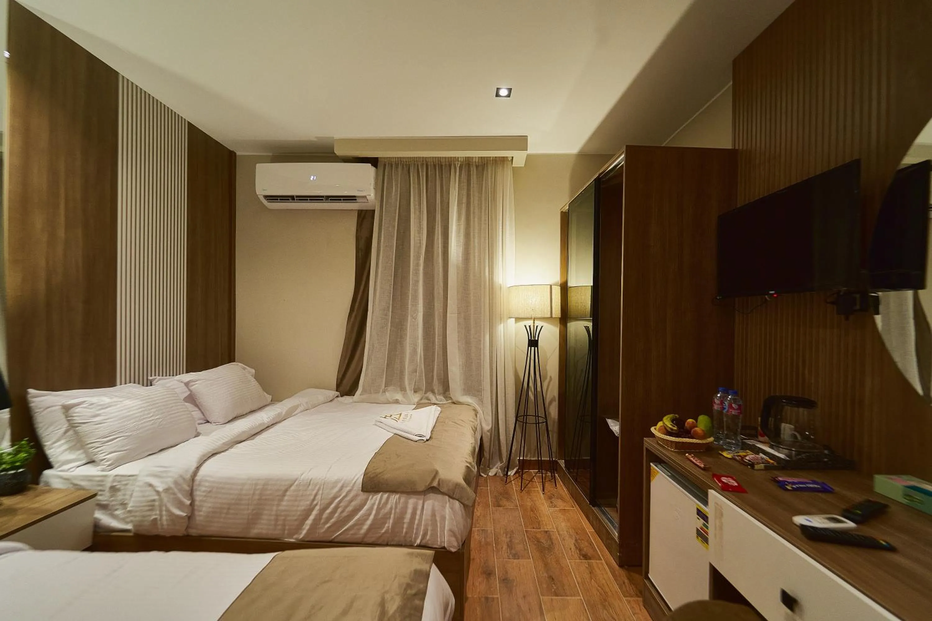 Bed in PANORAMA view pyramids