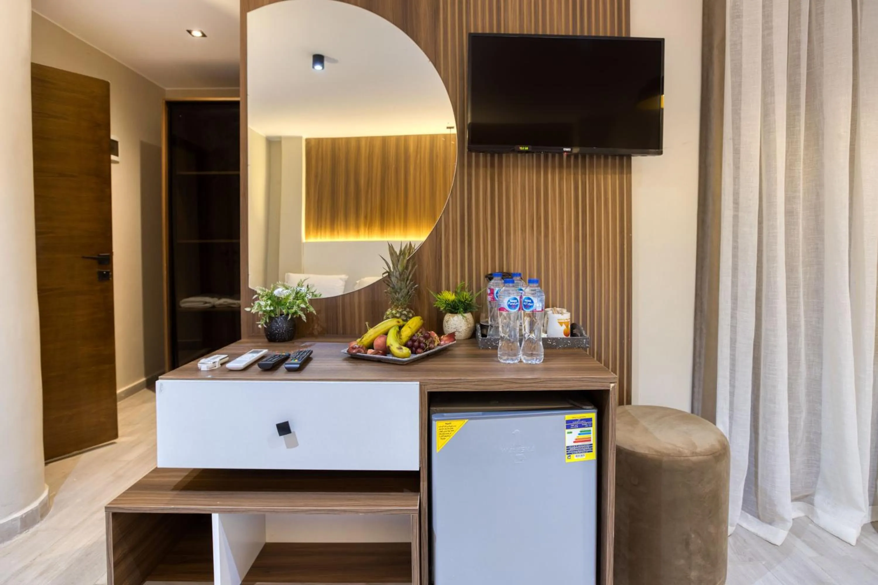 Communal lounge/ TV room in PANORAMA view pyramids