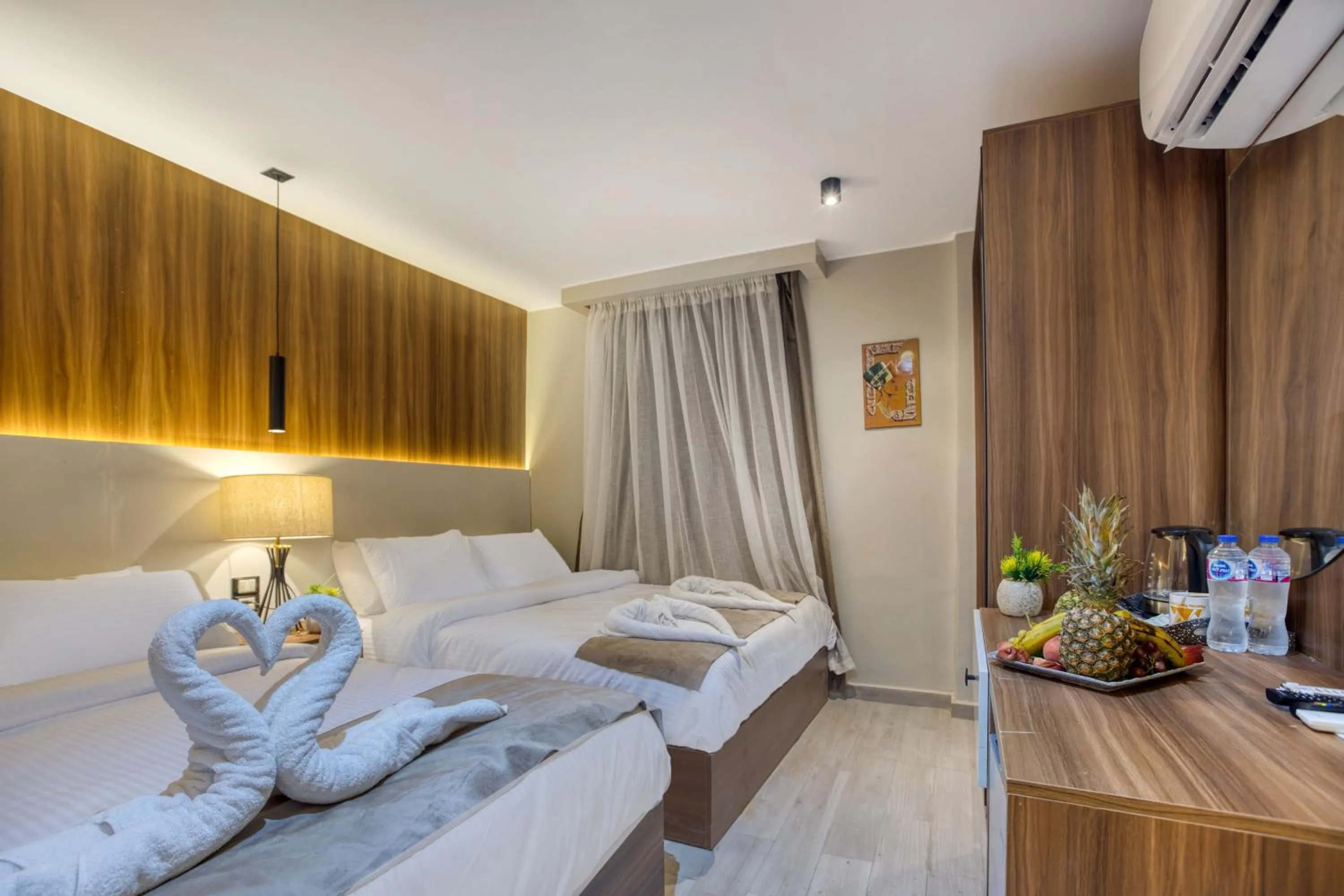 Bedroom, Bed in PANORAMA view pyramids