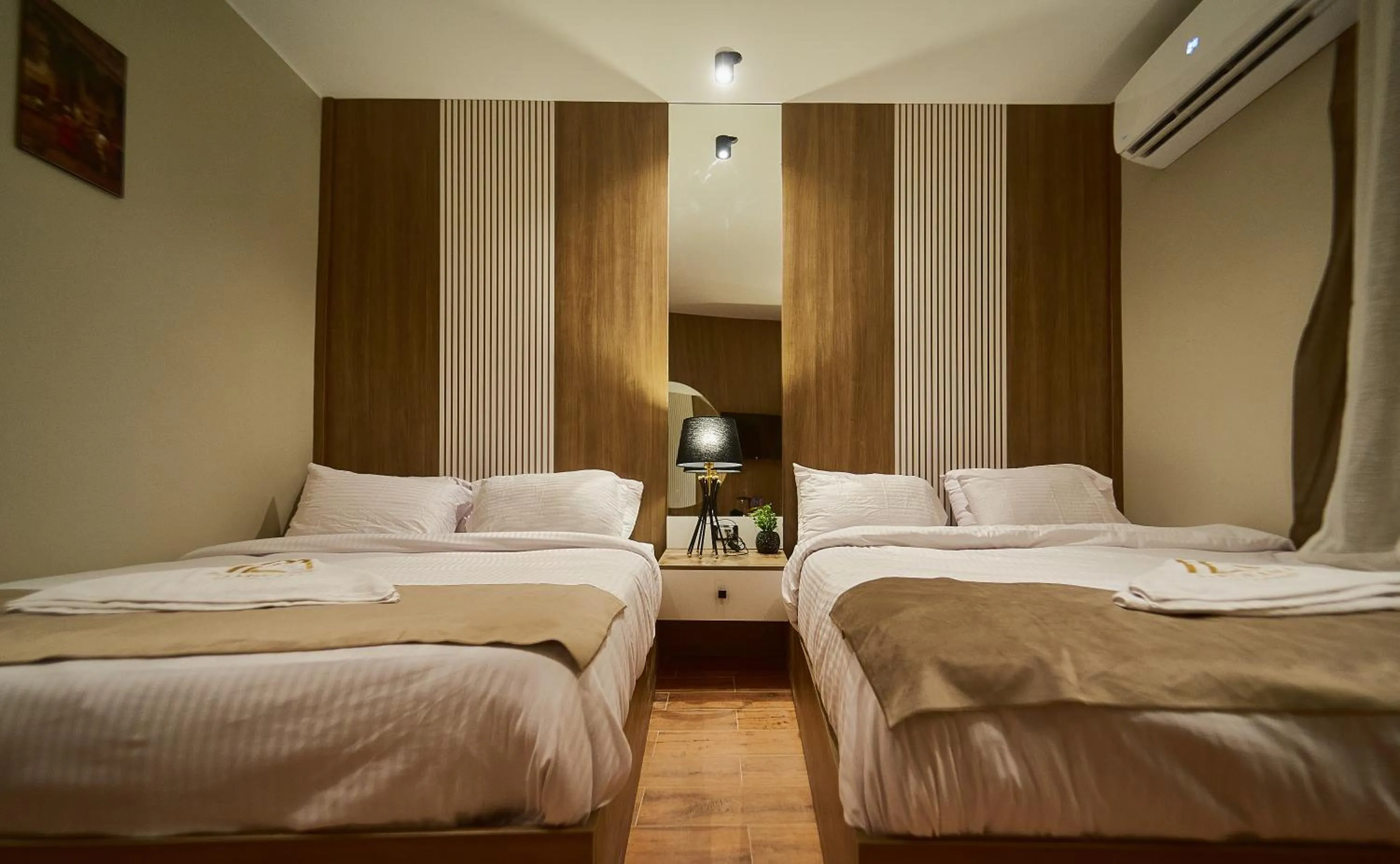 Bed in PANORAMA view pyramids