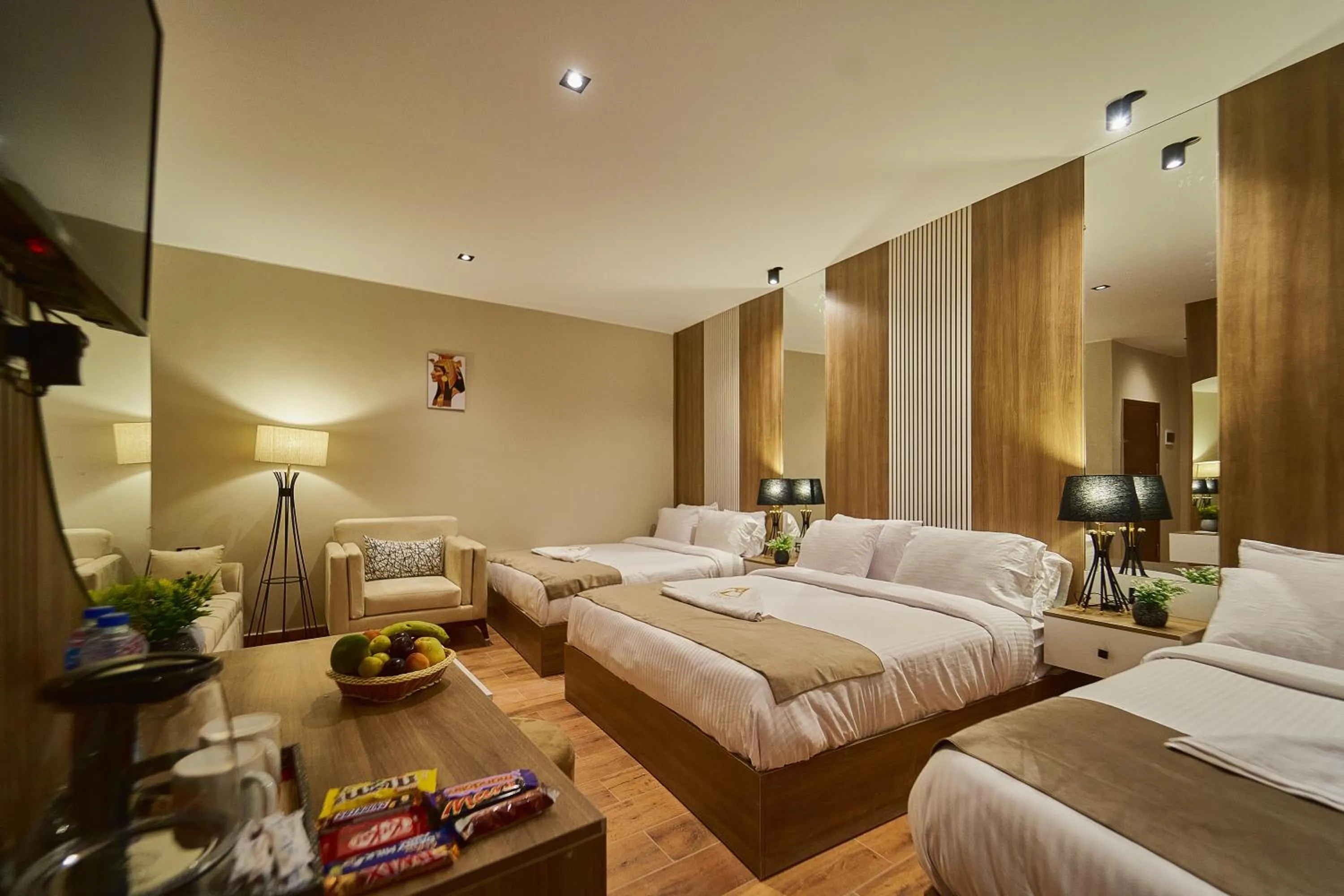 Bedroom, Bed in PANORAMA view pyramids