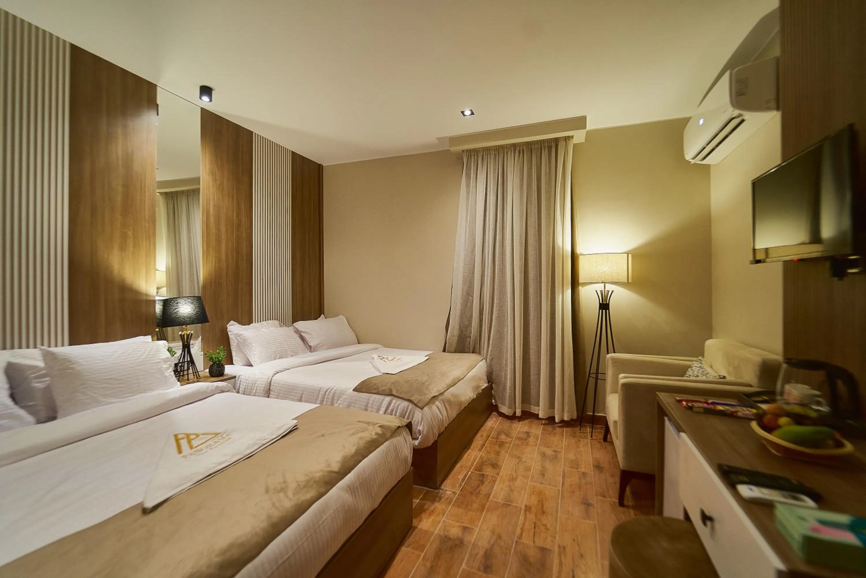 Bed in PANORAMA view pyramids