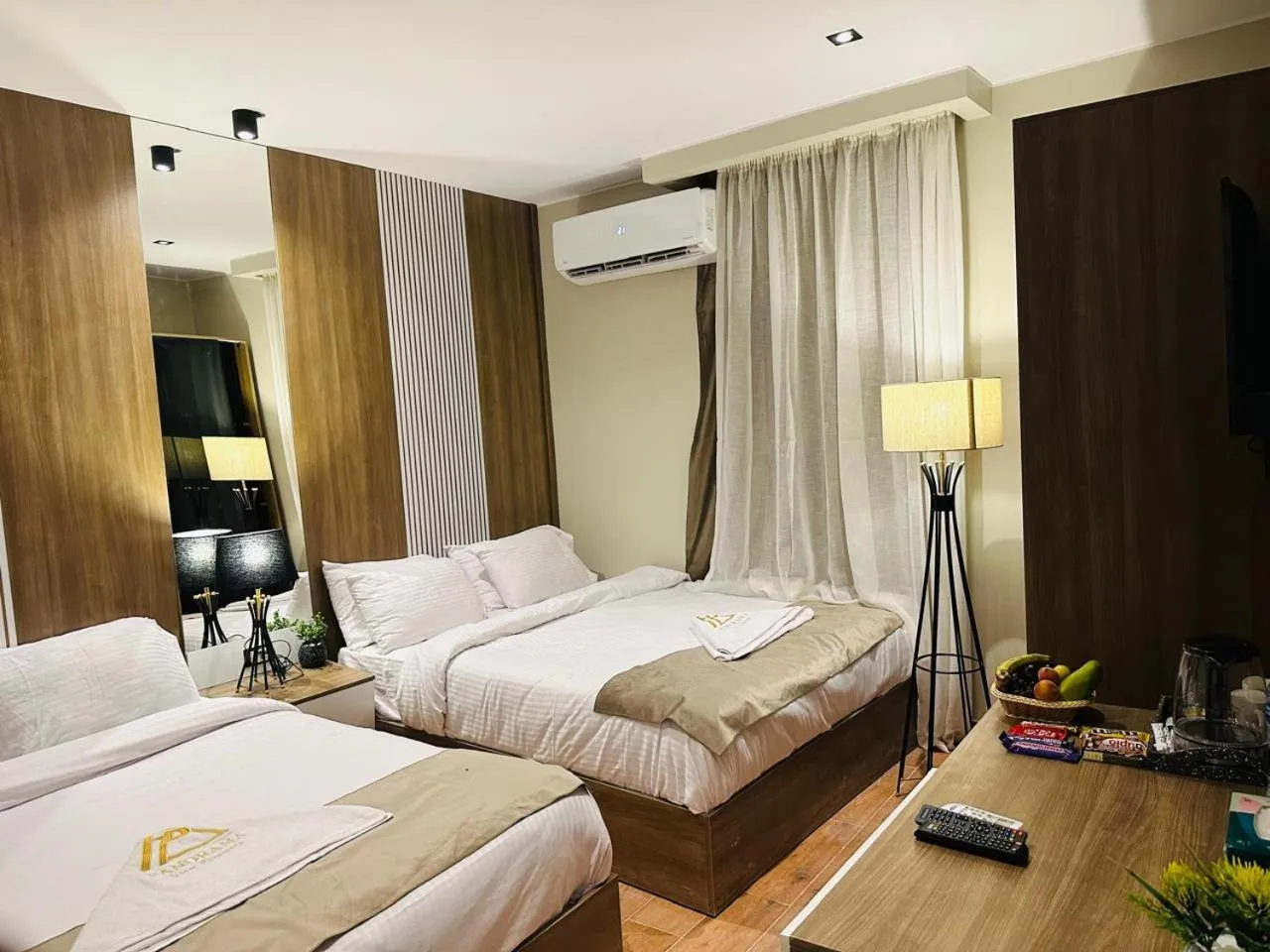 Bed in PANORAMA view pyramids