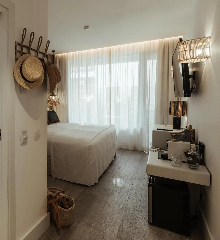 Coffee/tea facilities, Bed in AlmaLusa Comporta