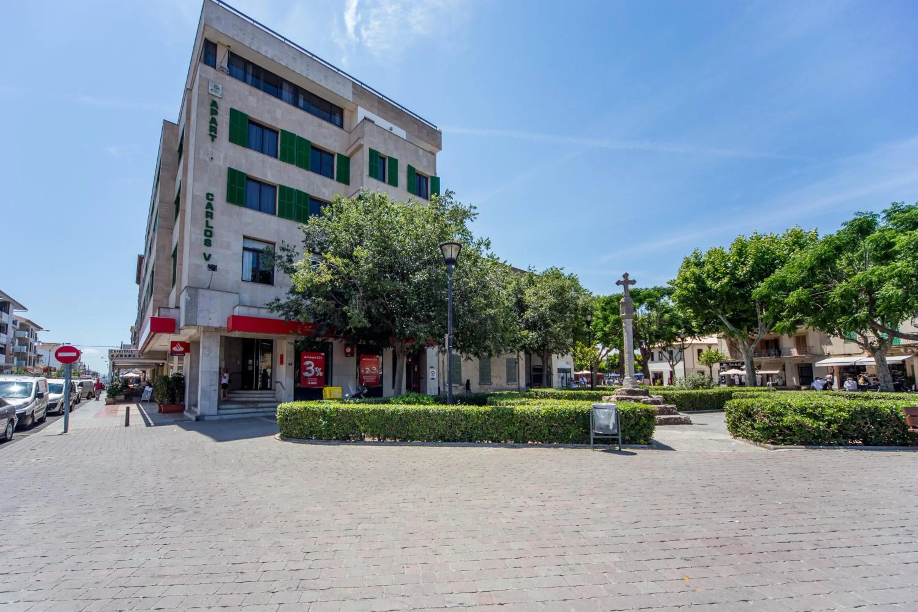 Facade/entrance in Apartamentos Carlos V