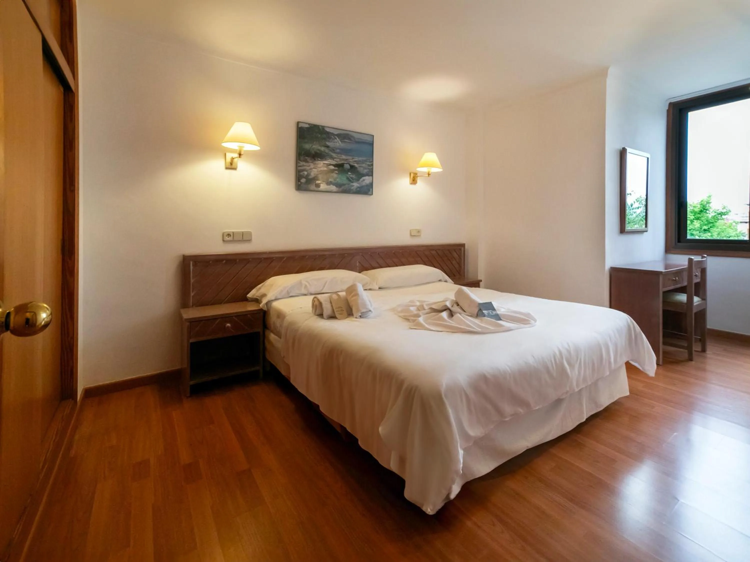 Bedroom, Bed in Apartamentos Carlos V