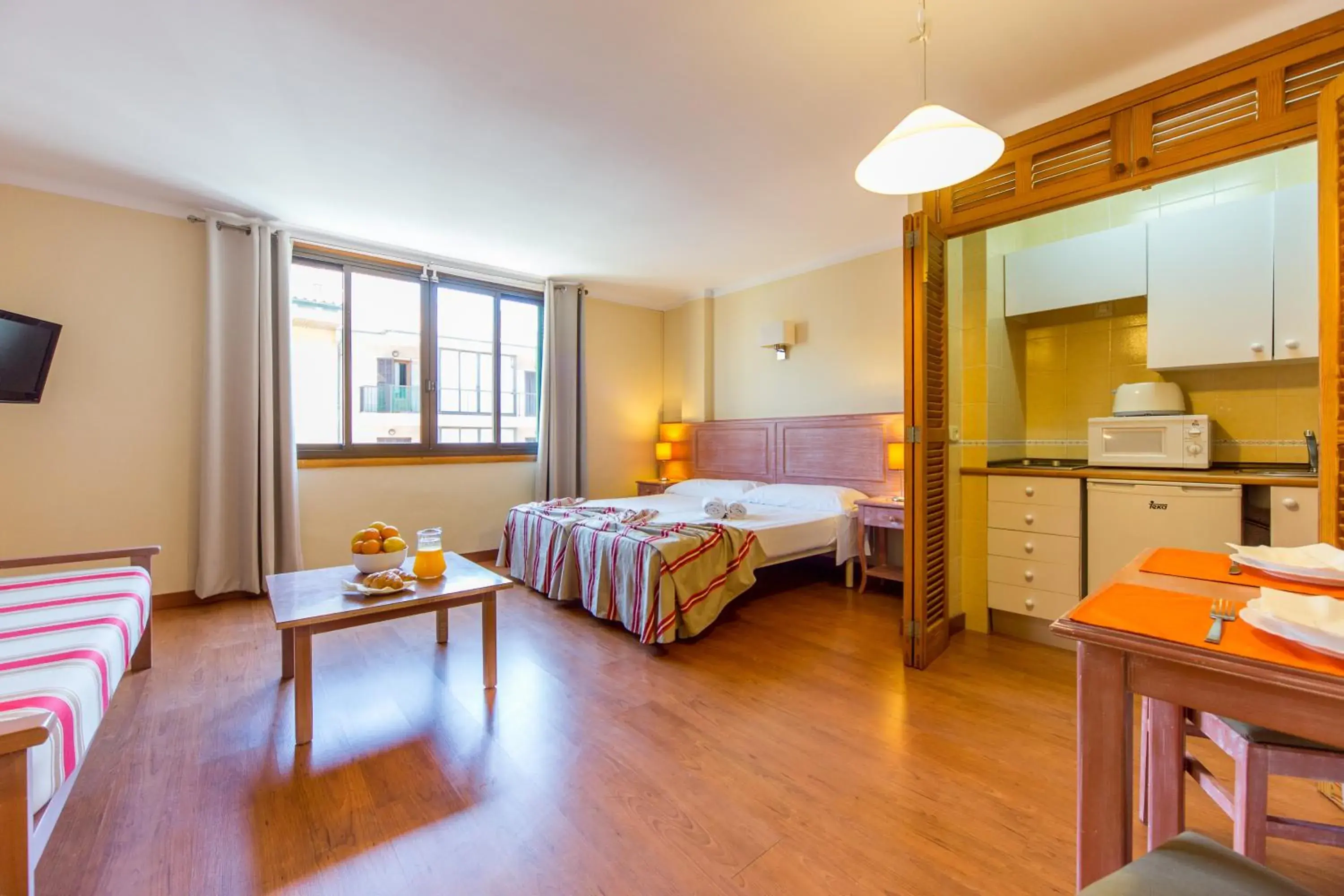Kitchen or kitchenette, Bed in Apartamentos Carlos V Kitchen or kitchenette, Bed in Apartamentos Carlos V