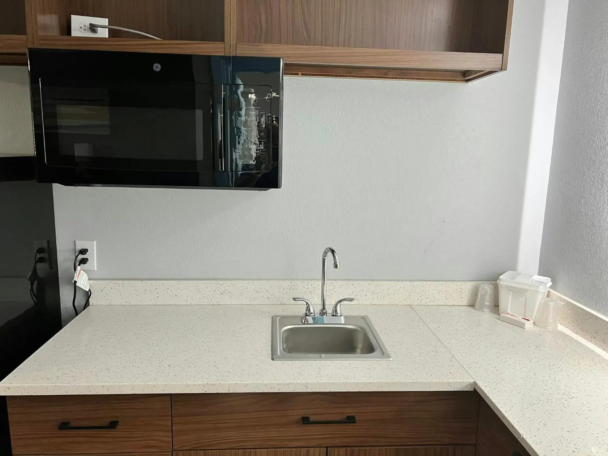 Kitchen or kitchenette in HomeTowne Studios by Red Roof Georgetown, KY Kitchen or kitchenette in HomeTowne Studios by Red Roof Georgetown, KY