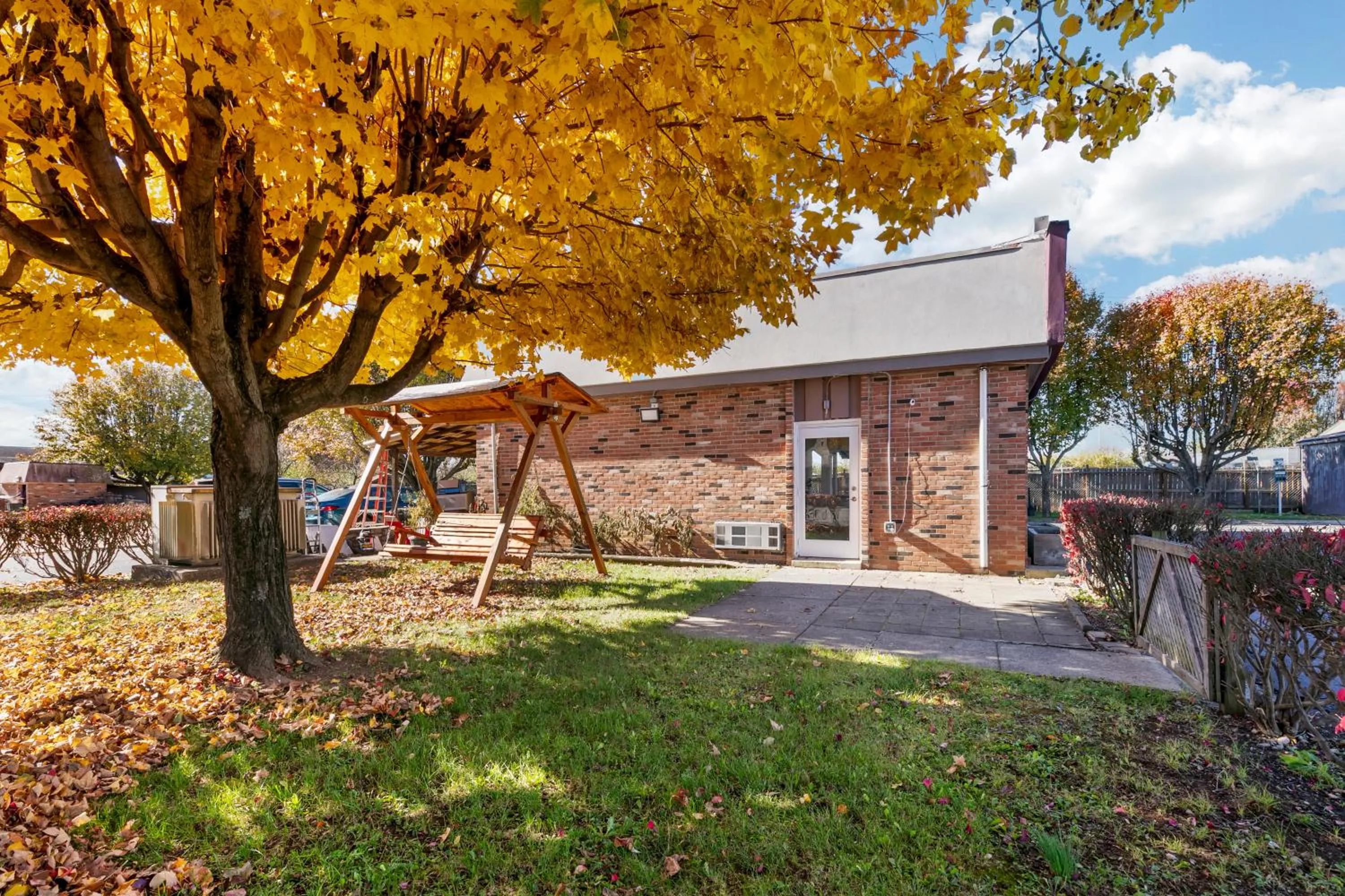 Property building in HomeTowne Studios by Red Roof Georgetown, KY