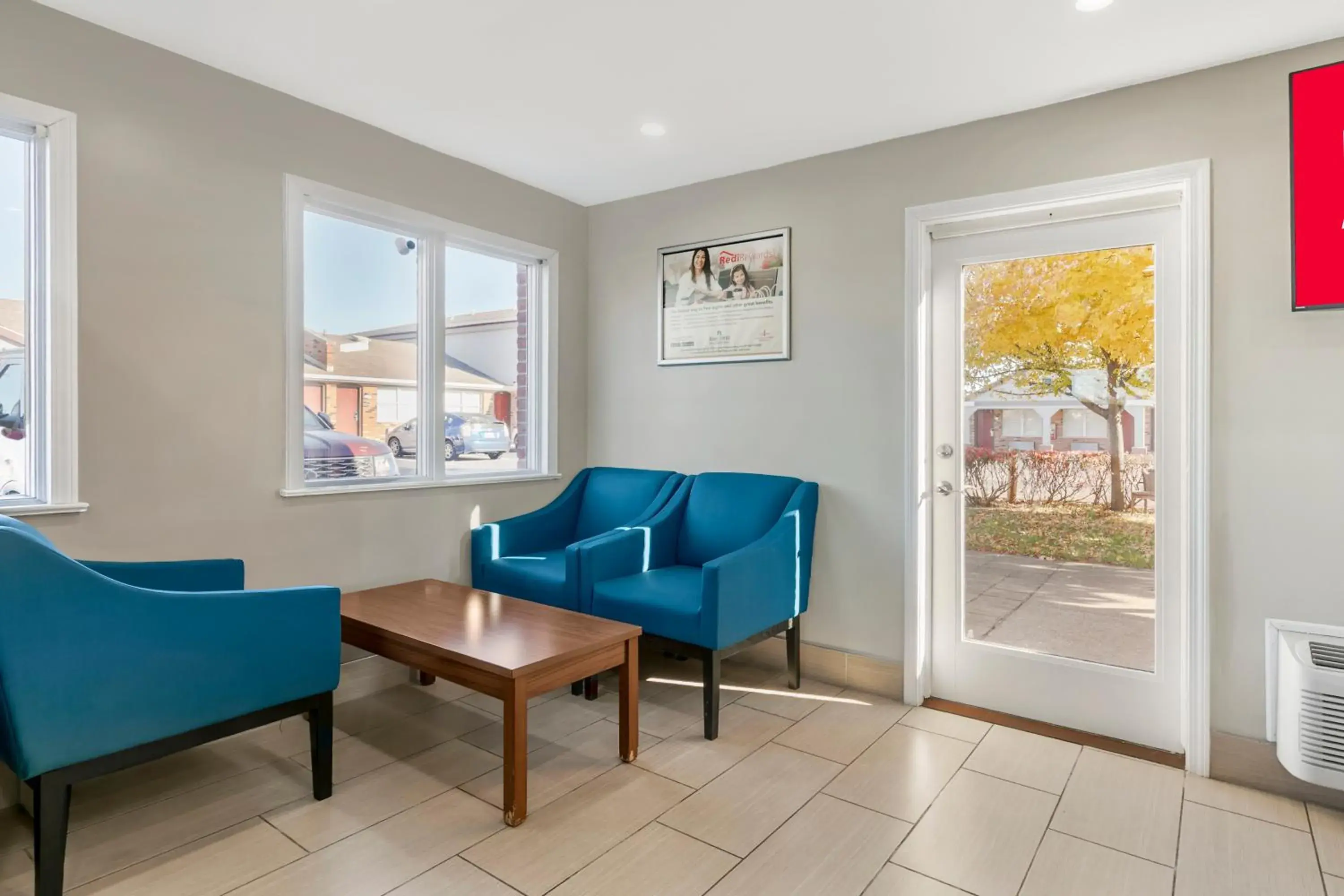 Lobby or reception in HomeTowne Studios by Red Roof Georgetown, KY Lobby or reception in HomeTowne Studios by Red Roof Georgetown, KY