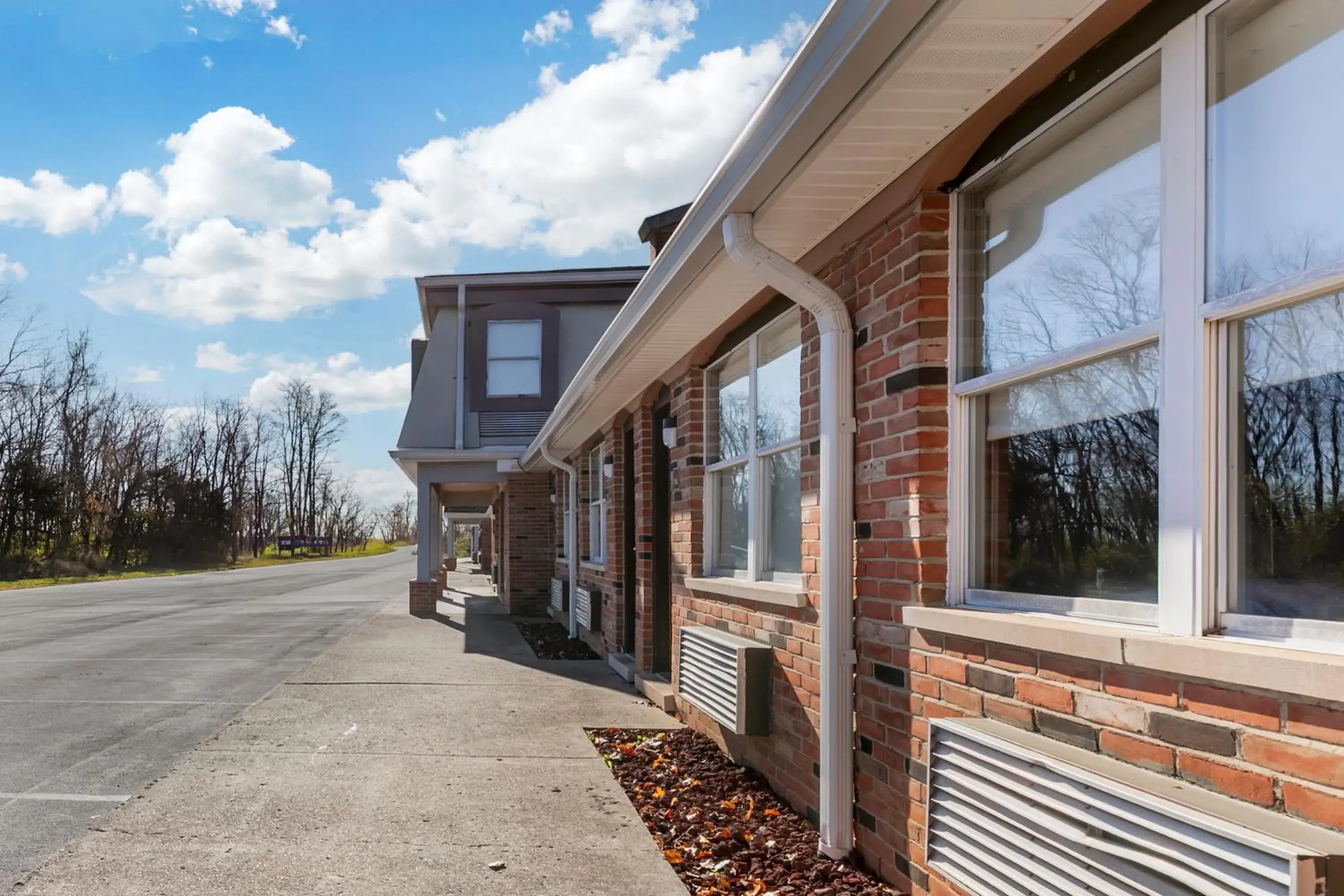 Property building in HomeTowne Studios by Red Roof Georgetown, KY Property building in HomeTowne Studios by Red Roof Georgetown, KY