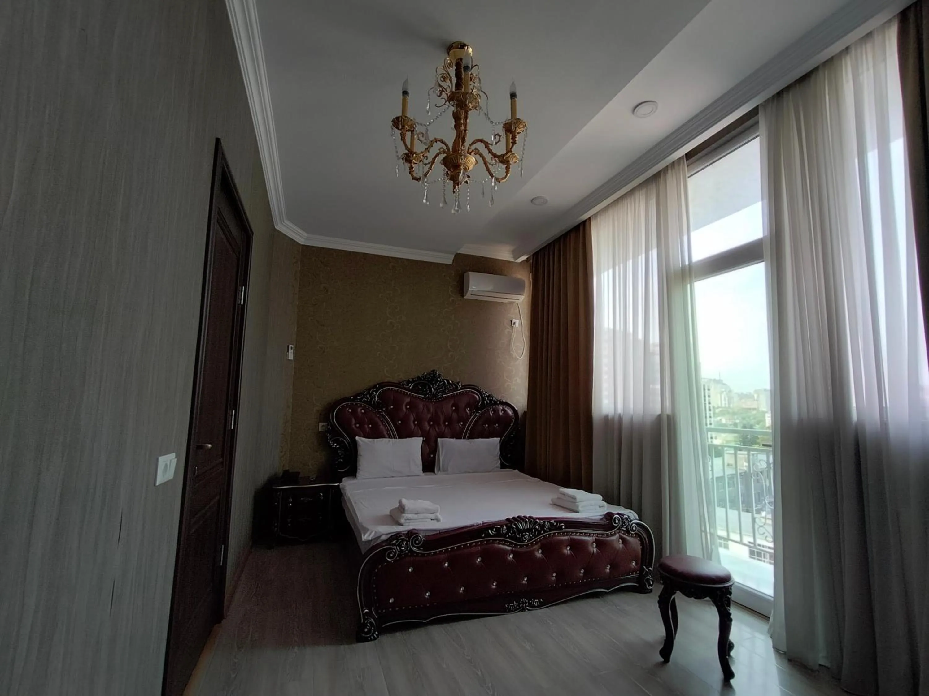 Photo of the whole room in New Star