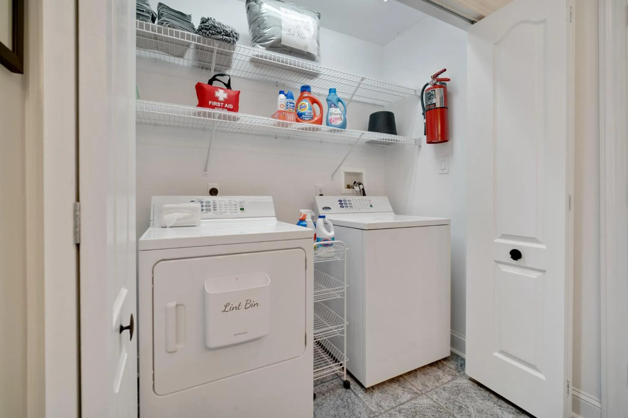 laundry in Exquisitely Large Home Block and a half to Beach