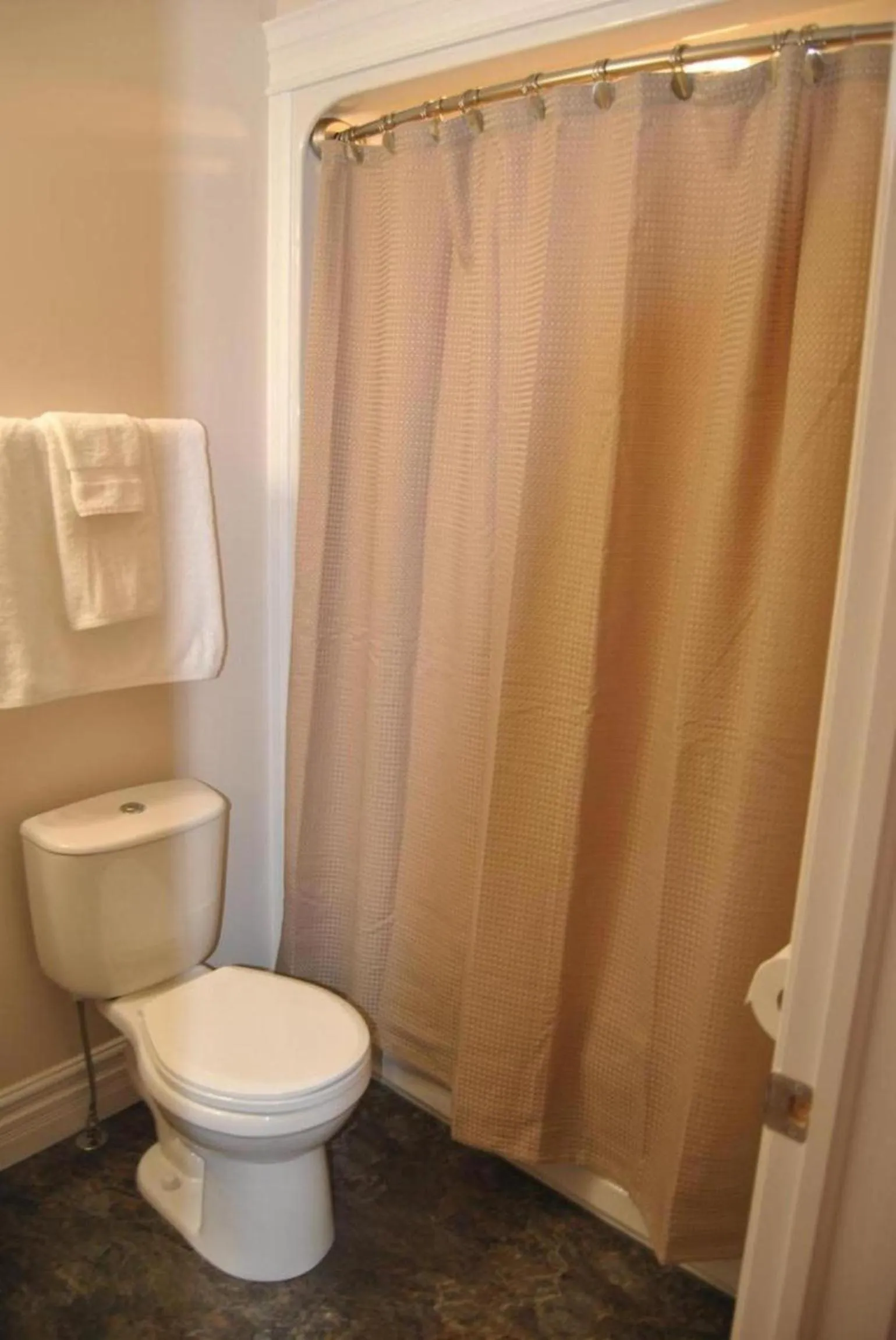 Bed in Arnold's Cove Inn