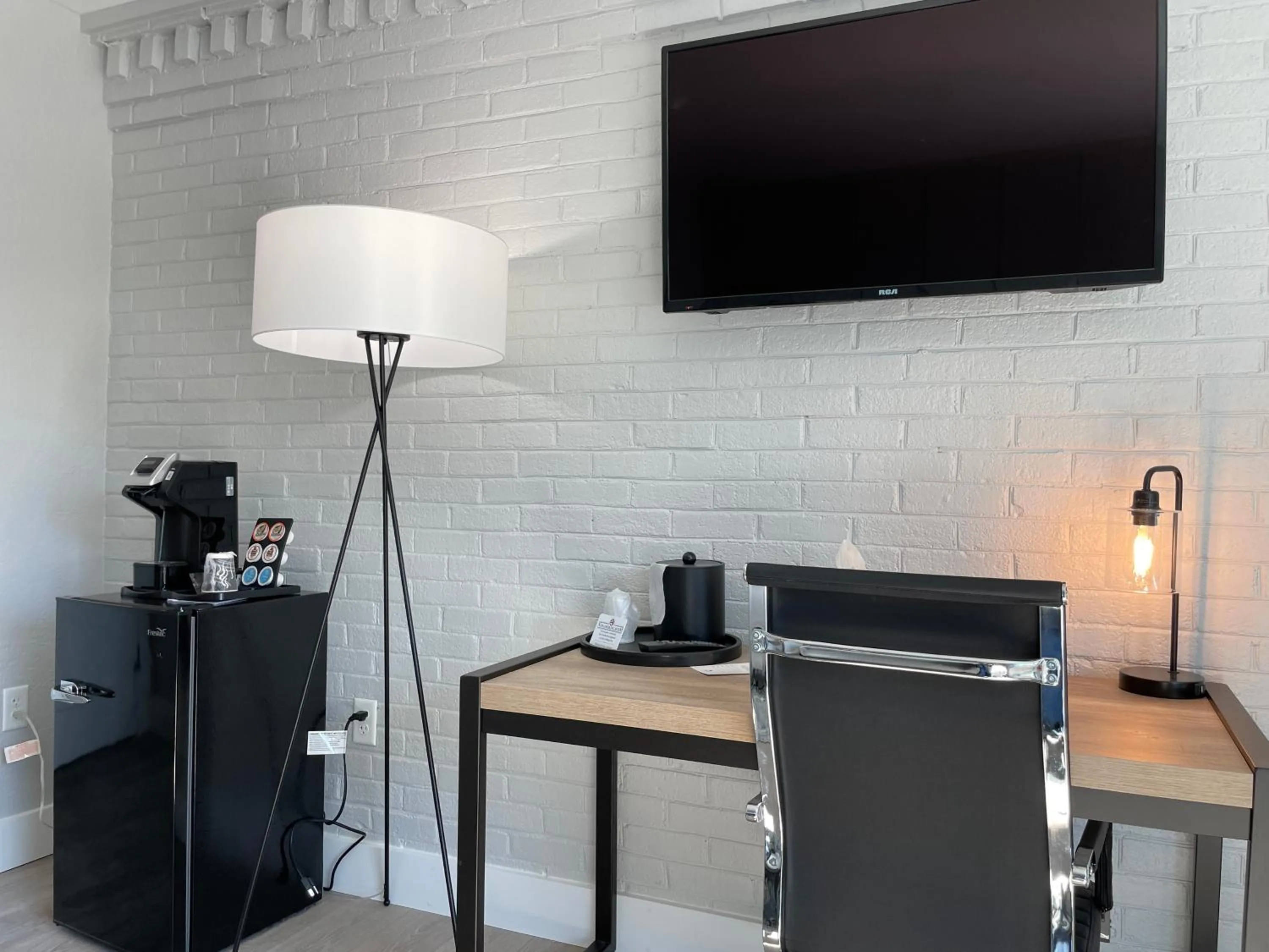 The Hermitage Inn and Taphouse