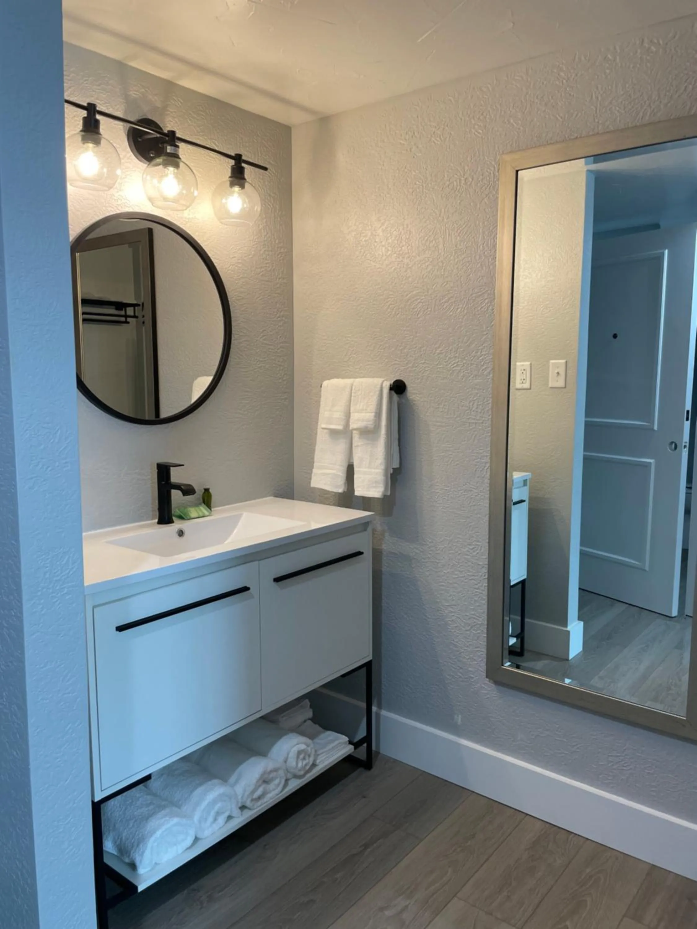 The Hermitage Inn and Taphouse