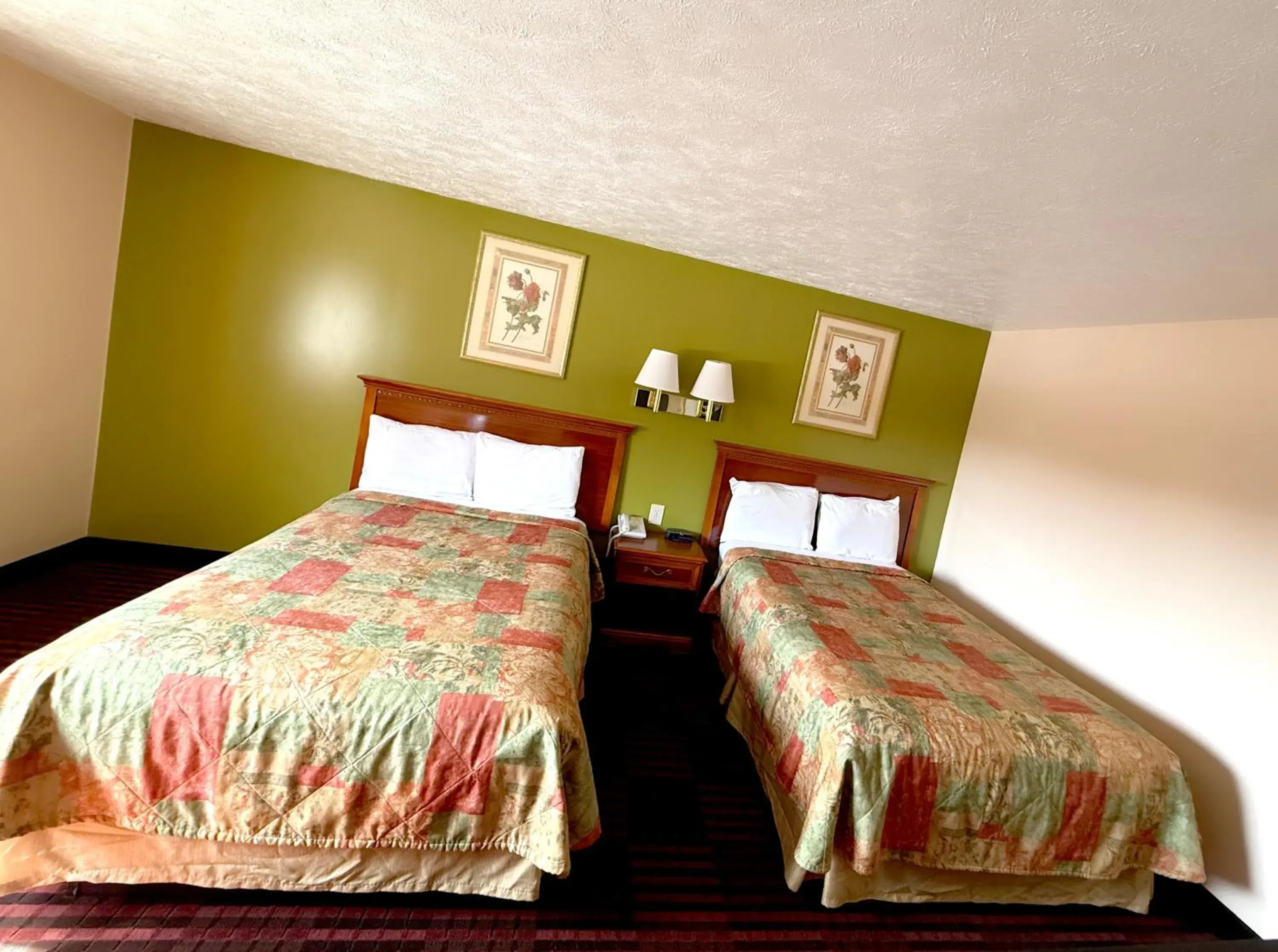 Bed in Cadillac Inn Bed in Cadillac Inn