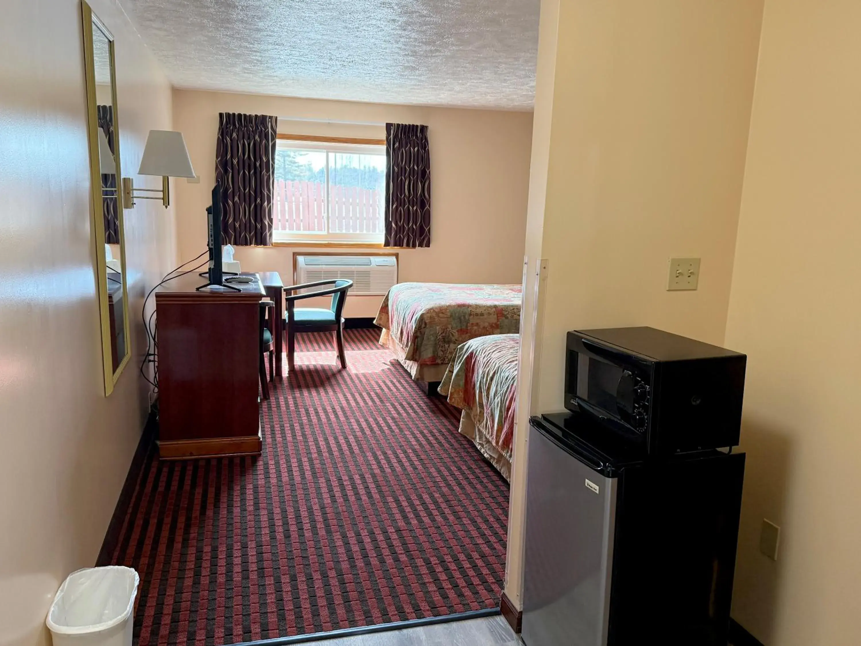 Bed in Cadillac Inn Bed in Cadillac Inn