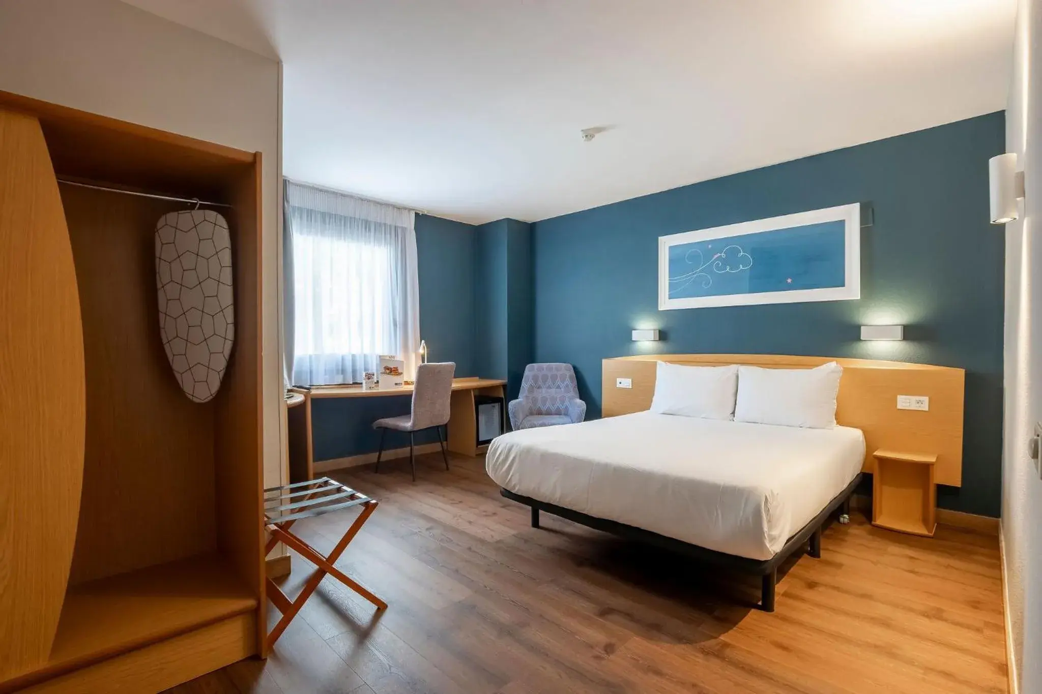 Bed in Travelodge Alicante Puerto Bed in Travelodge Alicante Puerto