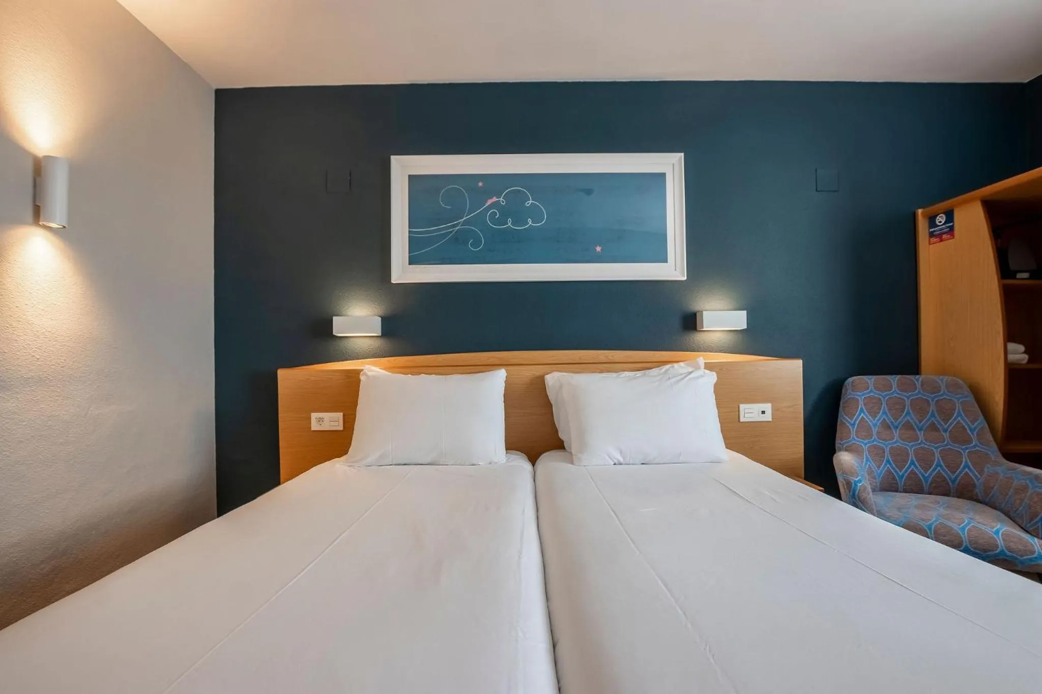 Bed in Travelodge Alicante Puerto