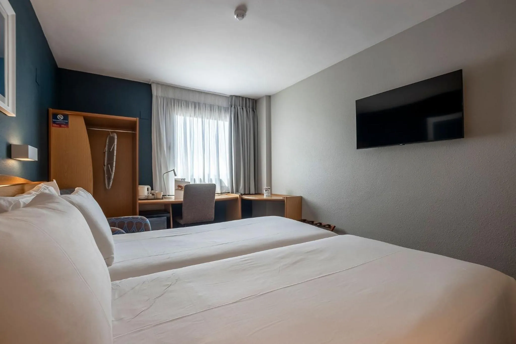 Bed in Travelodge Alicante Puerto