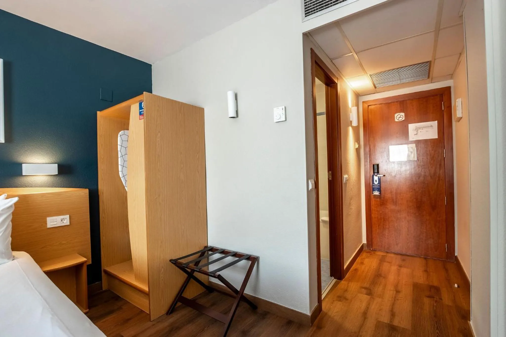 Bed in Travelodge Alicante Puerto