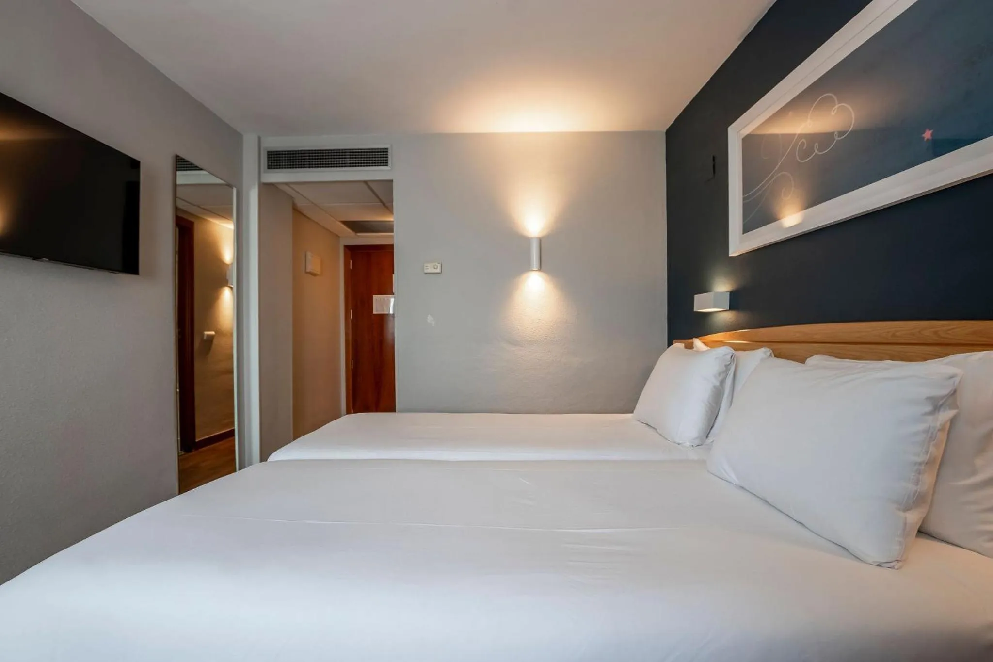 Bed in Travelodge Alicante Puerto