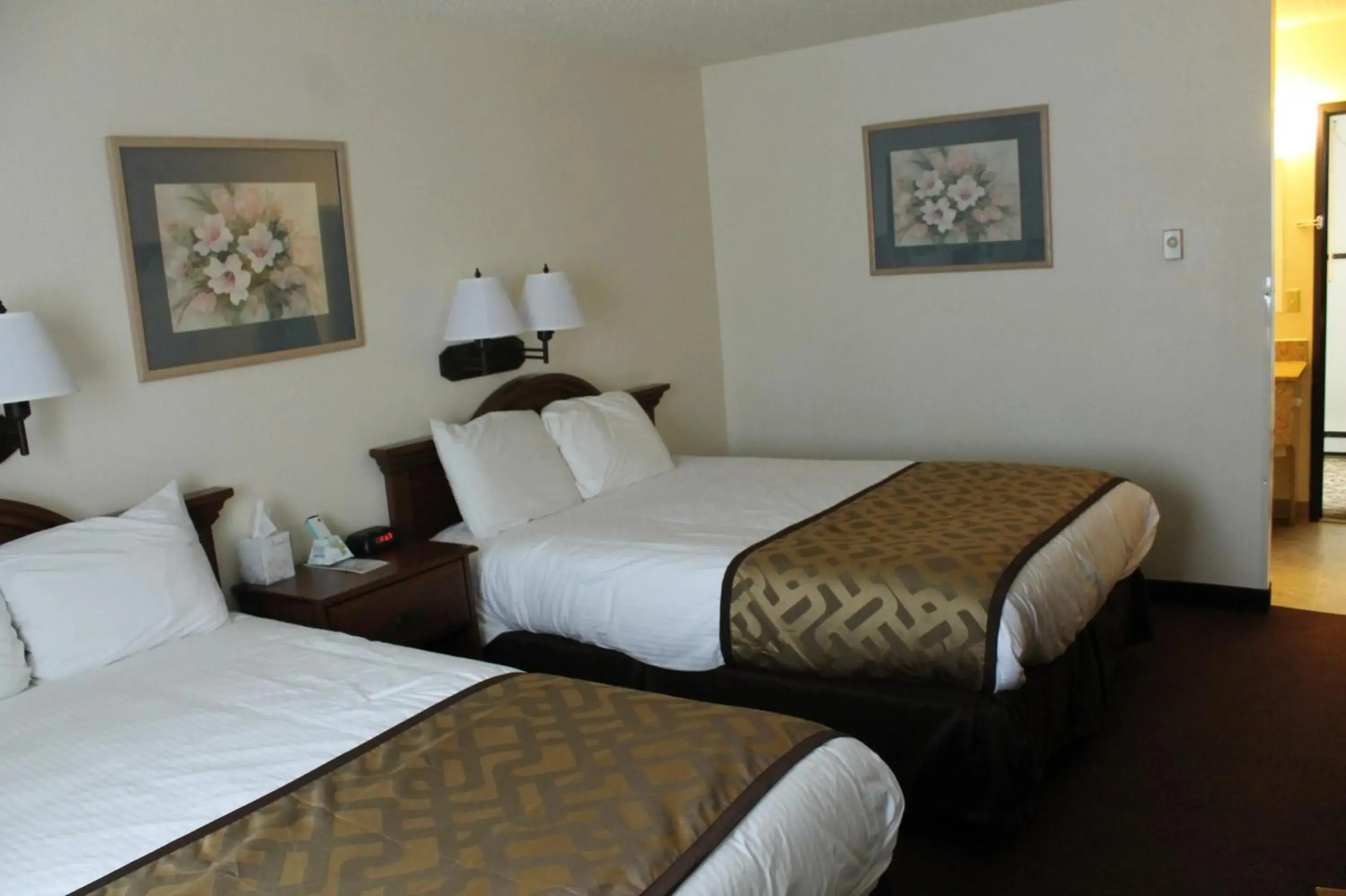 Bedroom, Bed in Lone Tree Inn Bedroom, Bed in Lone Tree Inn